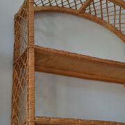 Grande étagère murale en rotin