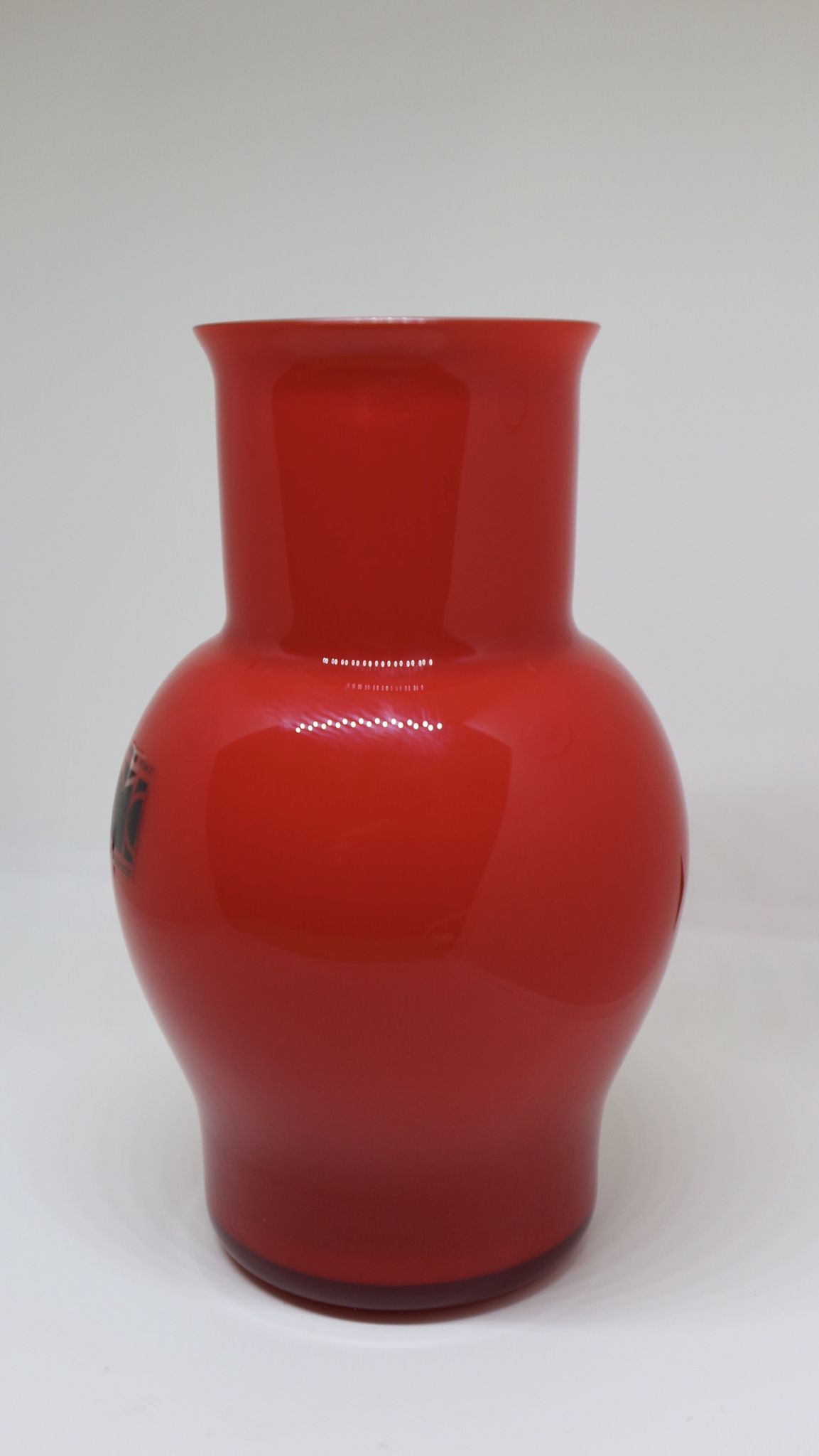 Red Murano glass vase in white shirt ( incamiciato ) , Made in Italy Moretti