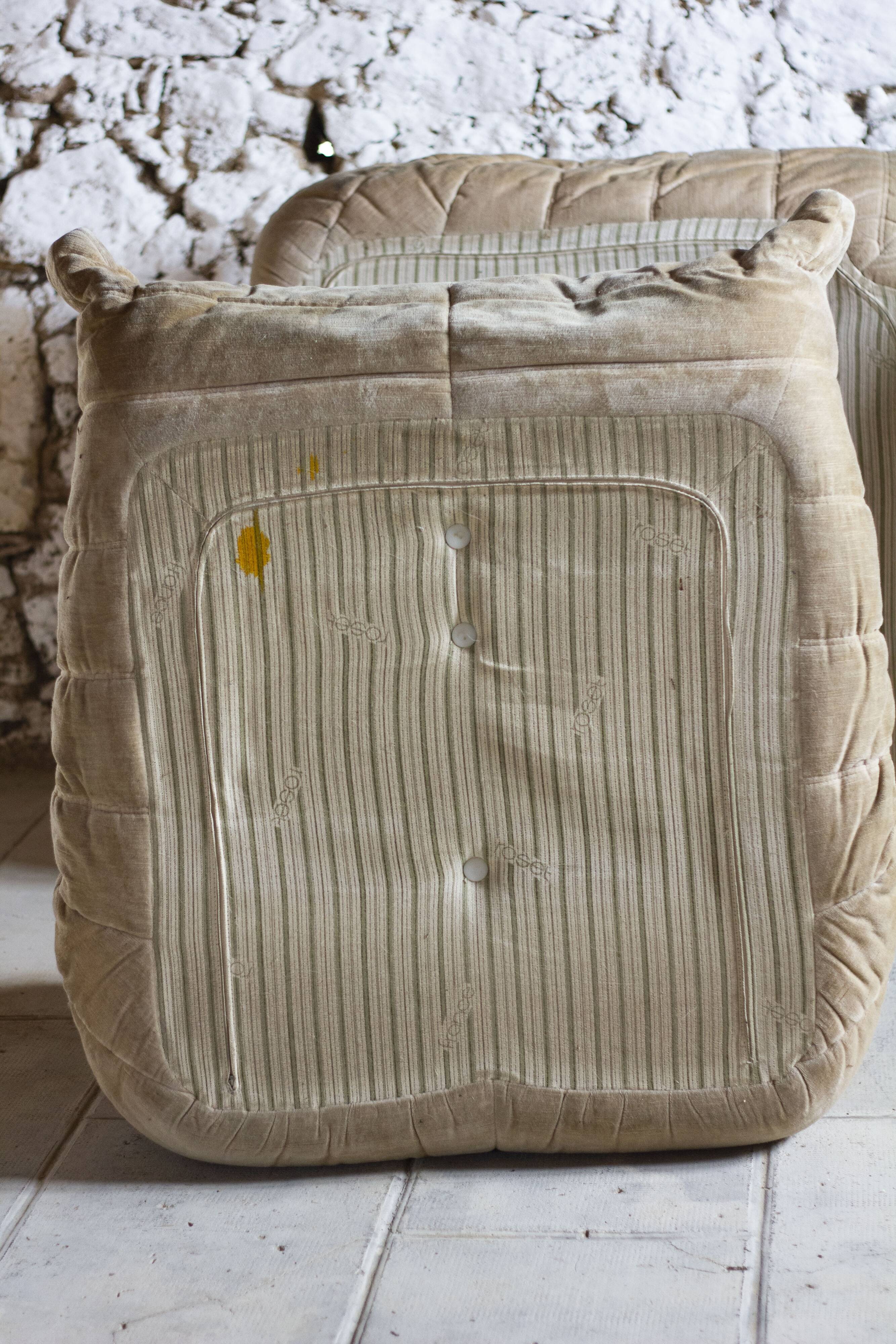 Canapé Togo 4 places en velours beige par Michel Ducaroy, Ligne Roset, 1973