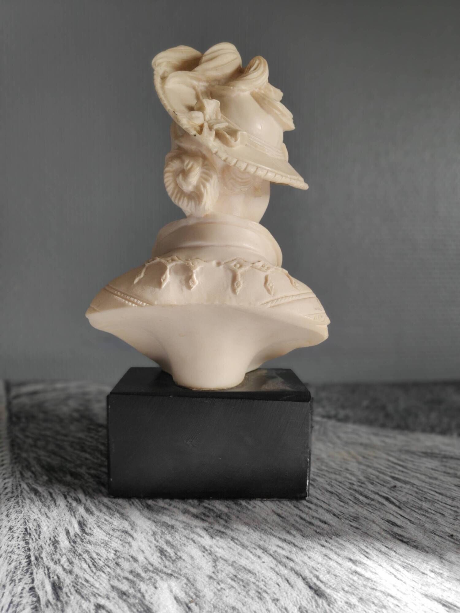 Elegant woman bust with alabaster shawl and black base of the 1950s