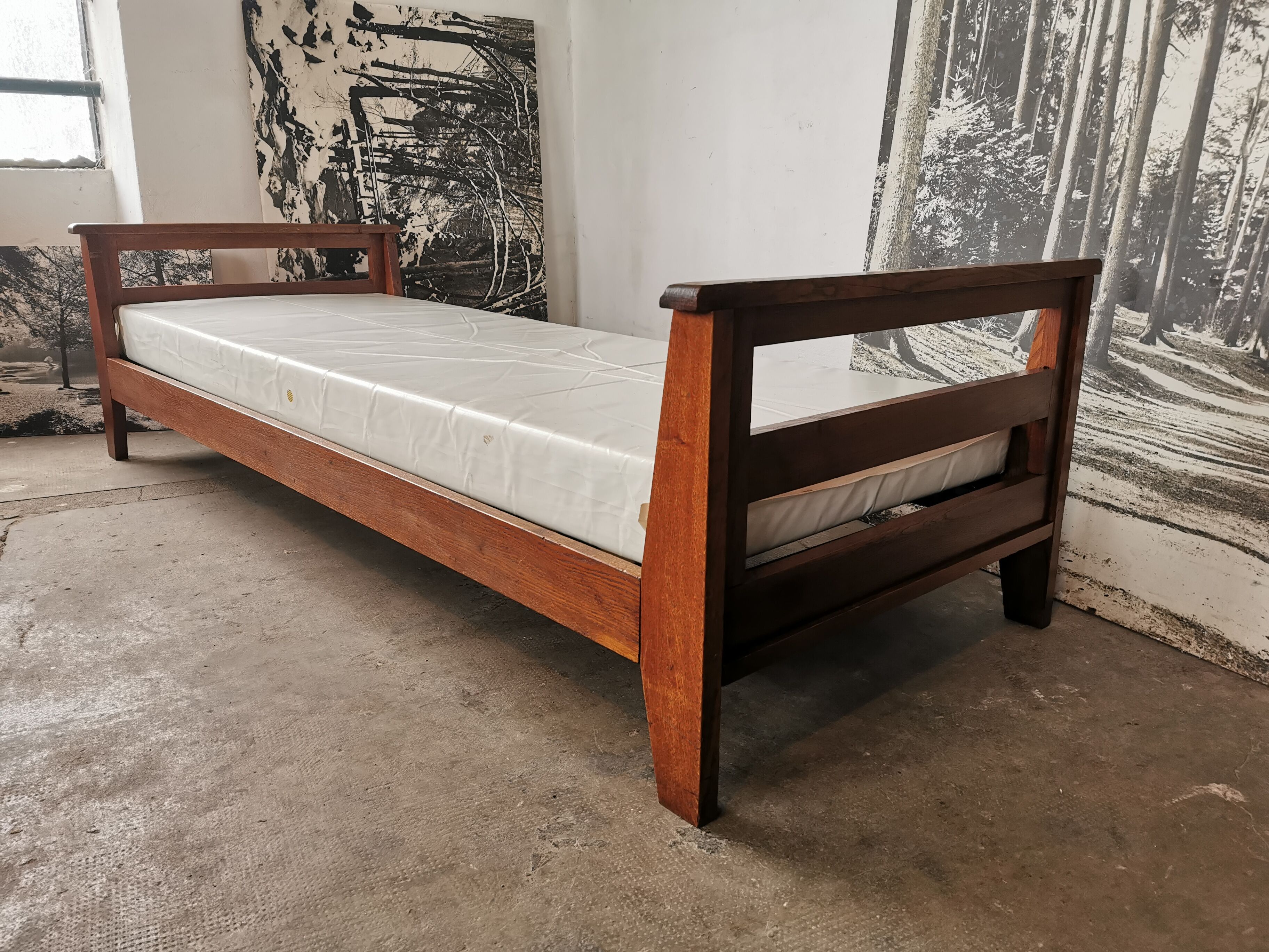 Mru bed René Gabriel, reconstruction