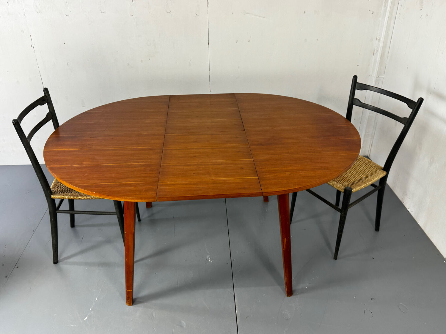 Table à manger ronde extensible moderniste danoise du milieu du siècle, 19