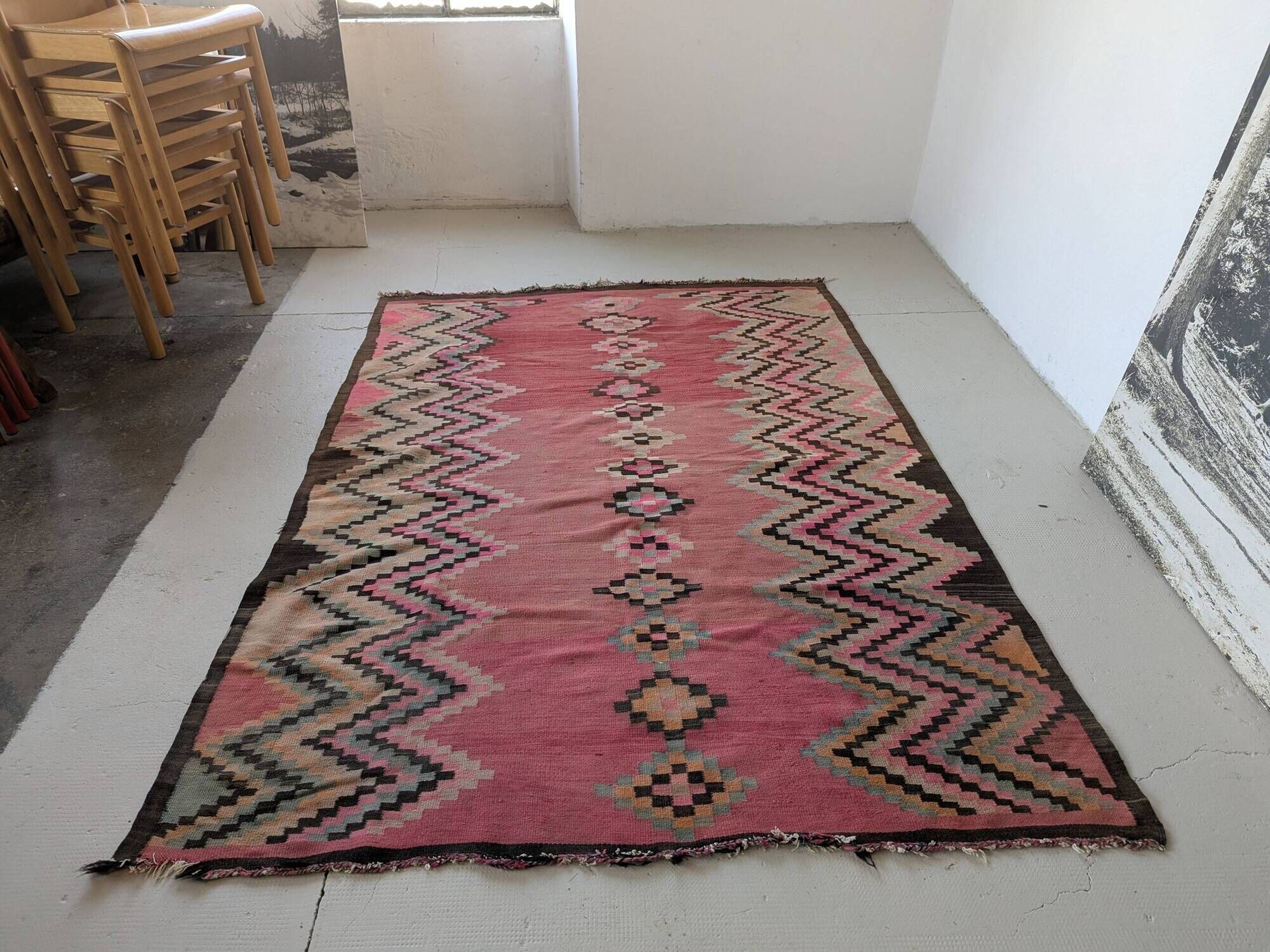 Tapis kilim ancien dans des tons rose