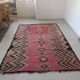 Tapis kilim ancien dans des tons rose
