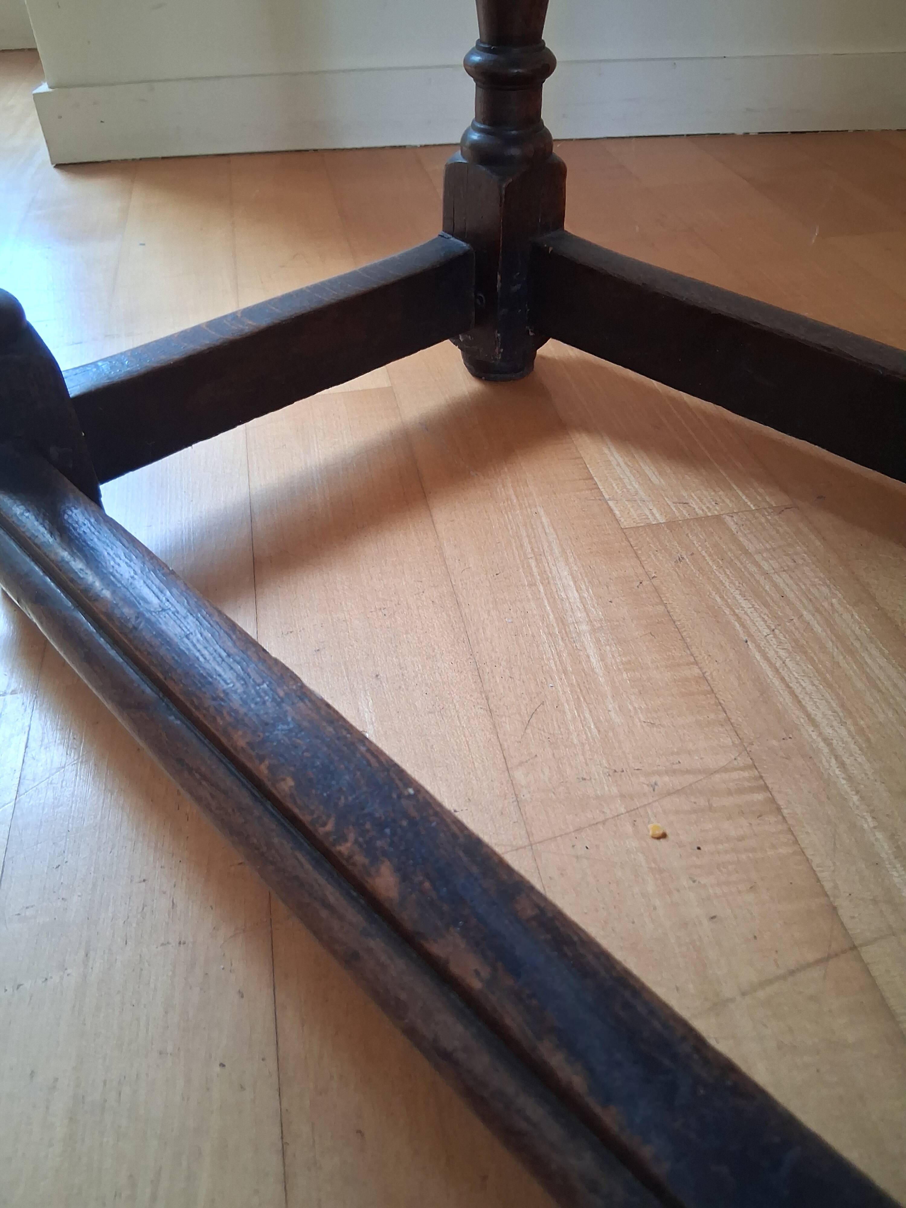 Oak table (United Kingdom, 17th century)