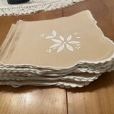 Serviettes brodées en deux tailles
