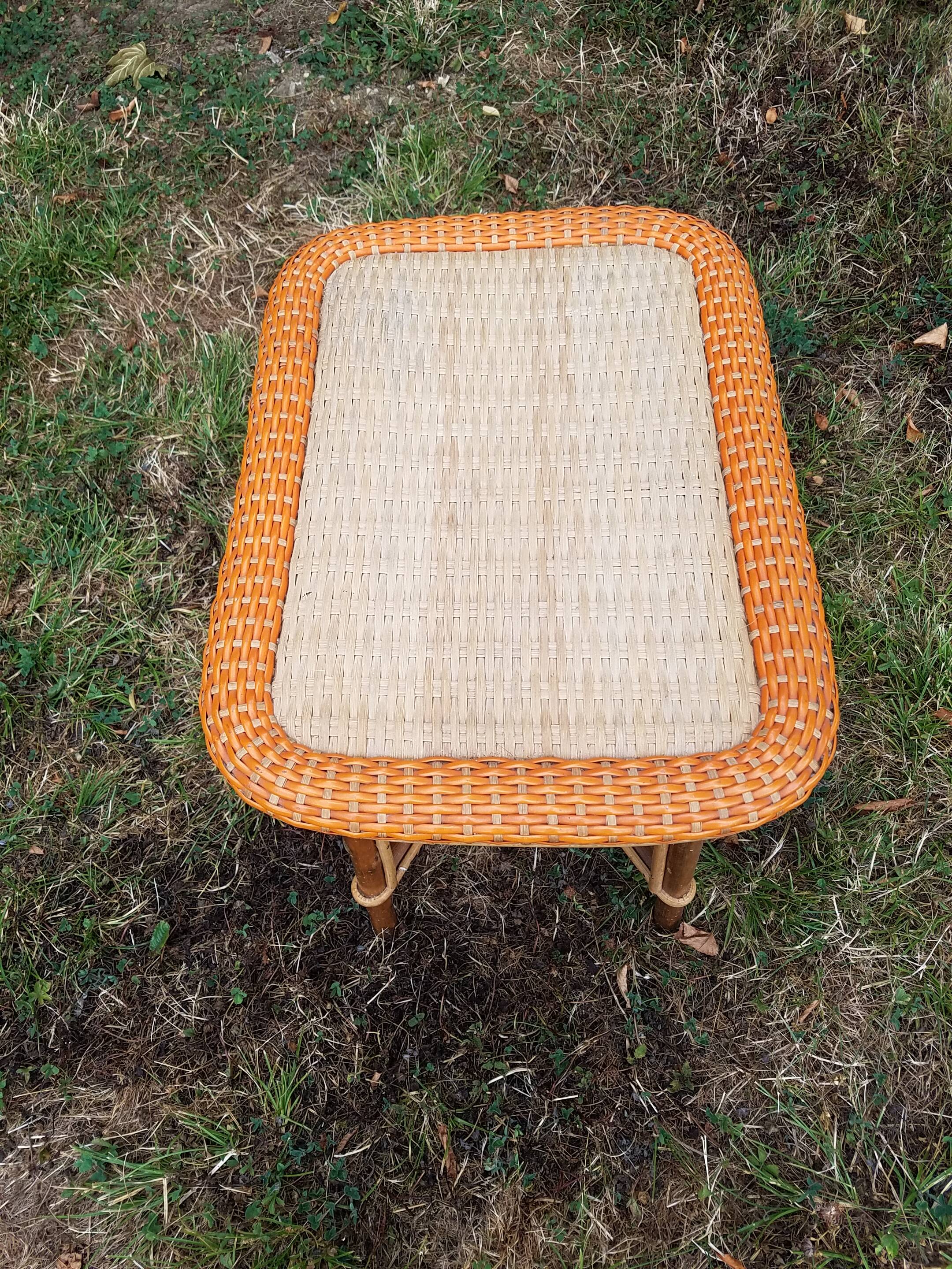 Fauteuil et table en rotin pour enfant
