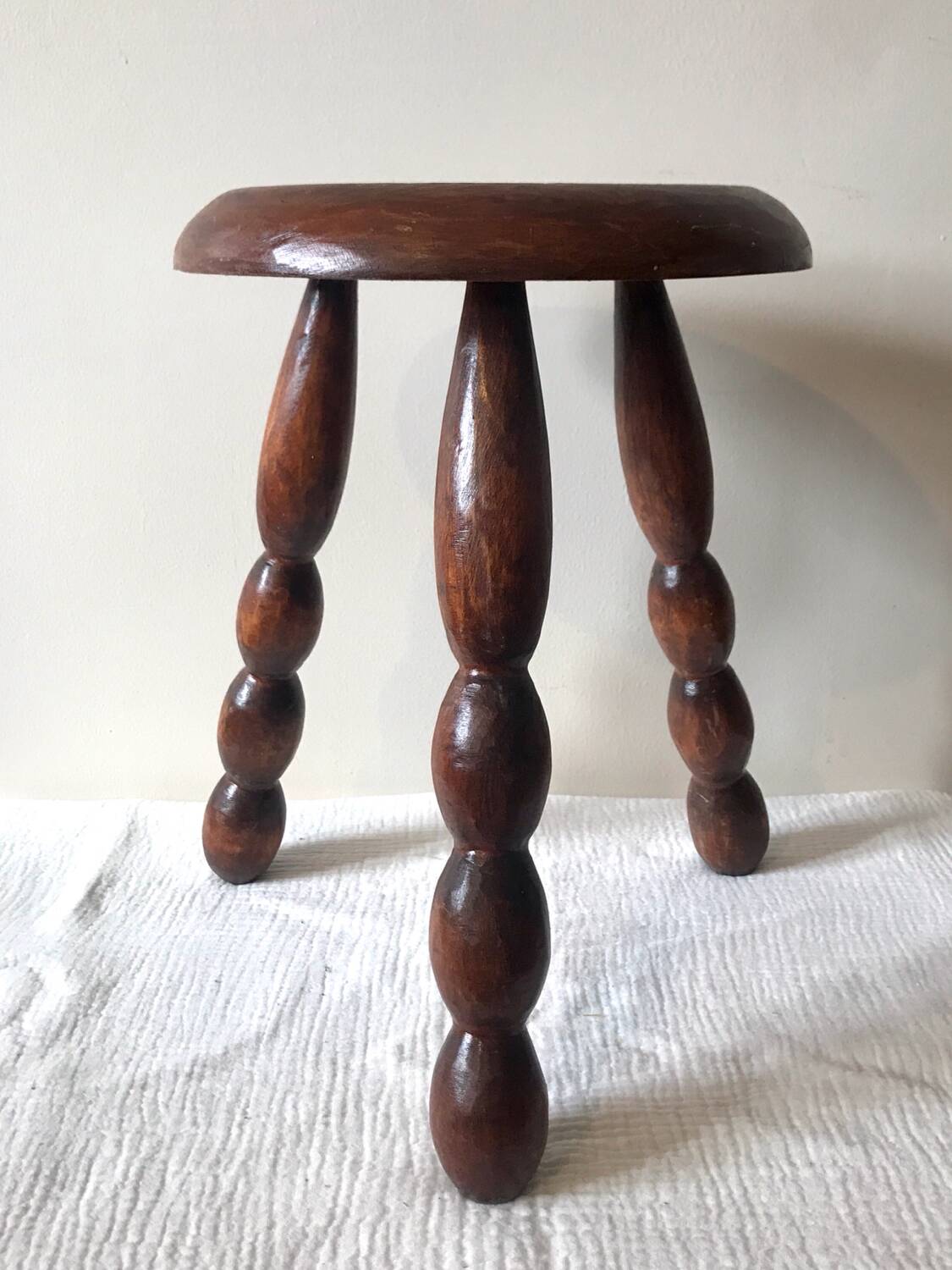 Tripod stool with coil legs