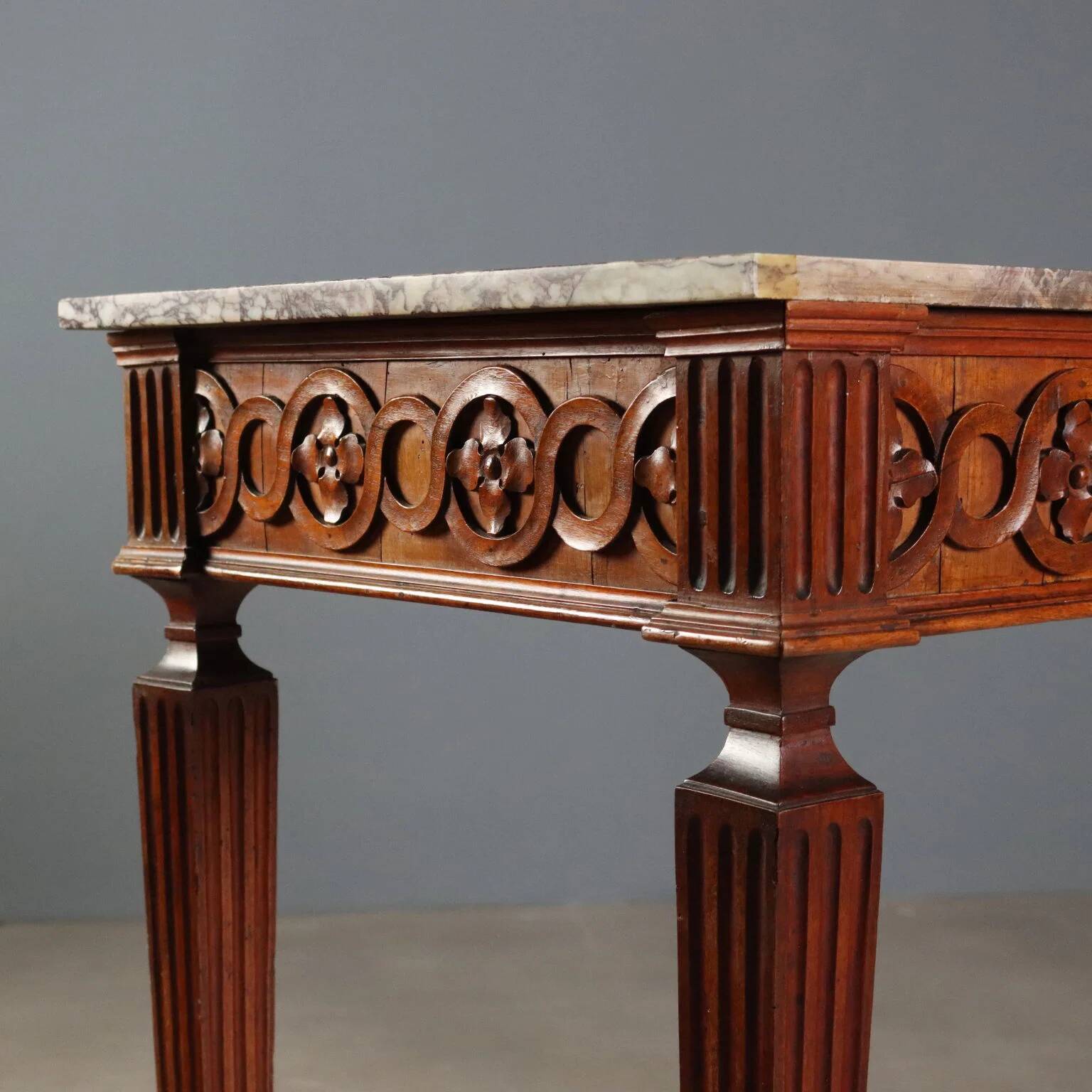 Antique neoclassical console in walnut with a marble top, 18th century.