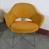 2 Saarinen chairs