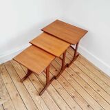 Tables gigognes