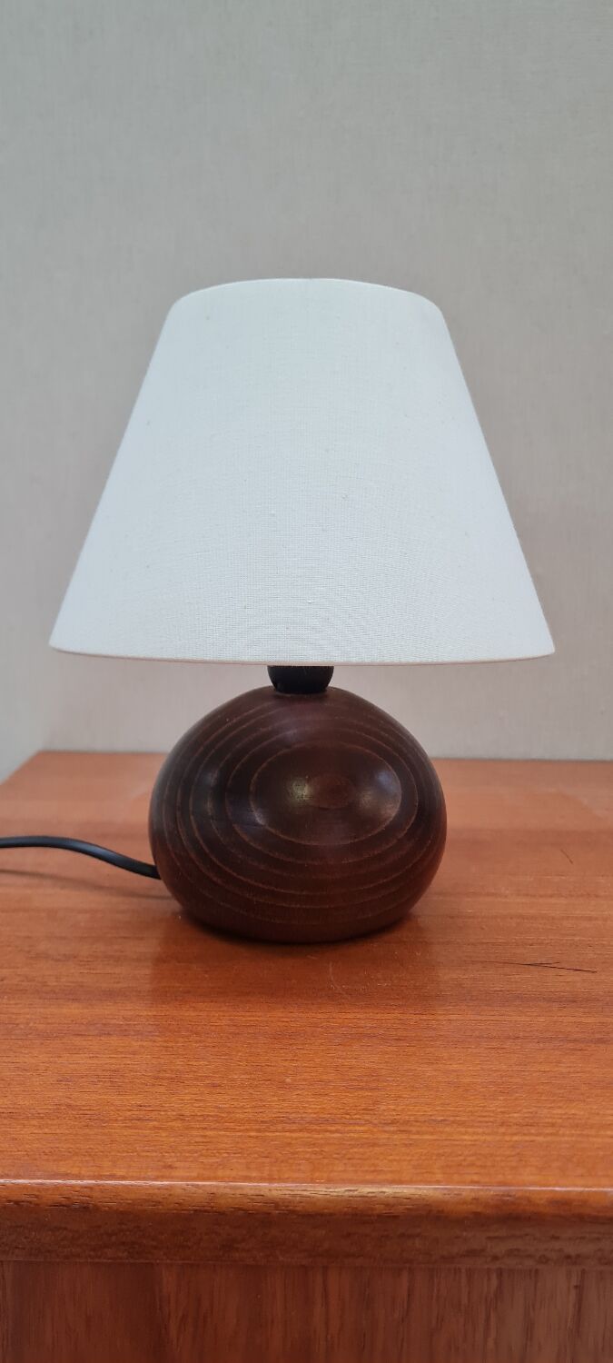 Wooden ball table lamp