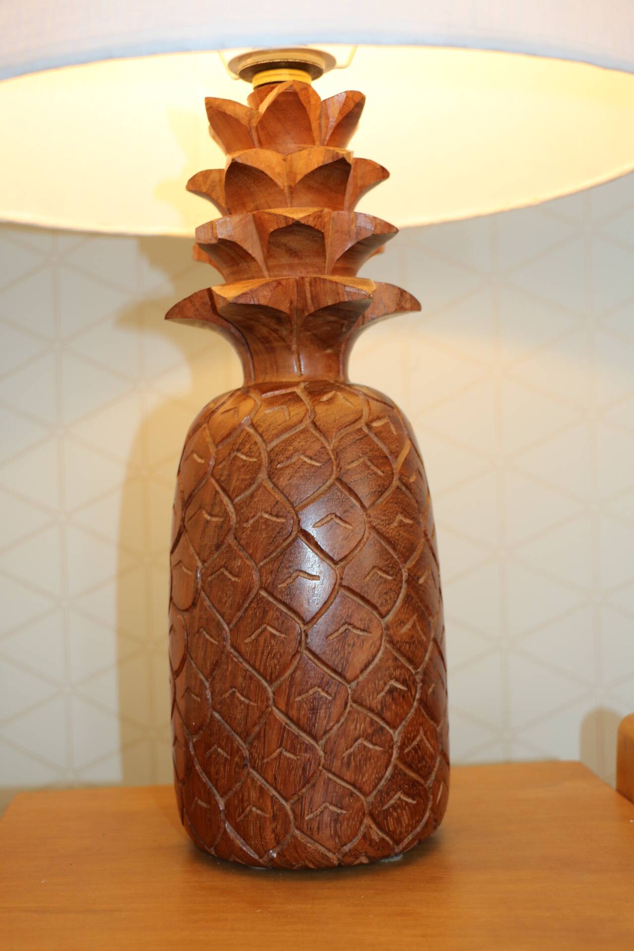 Lampe bois ananas avec abat-jour tissu 650mm