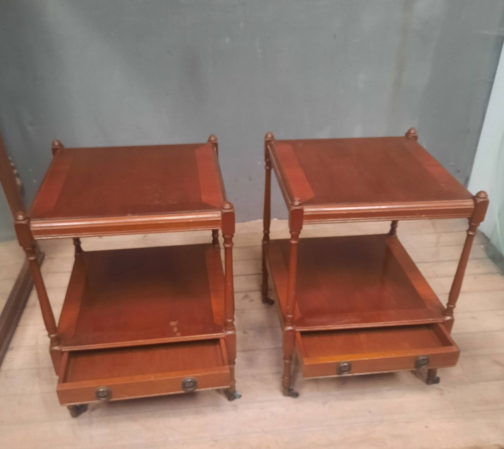 Paire de bouts de canapé