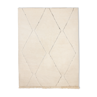 Tapis berbere beni ourain ecru avec losanges noirs en relief 275 x 210 cm