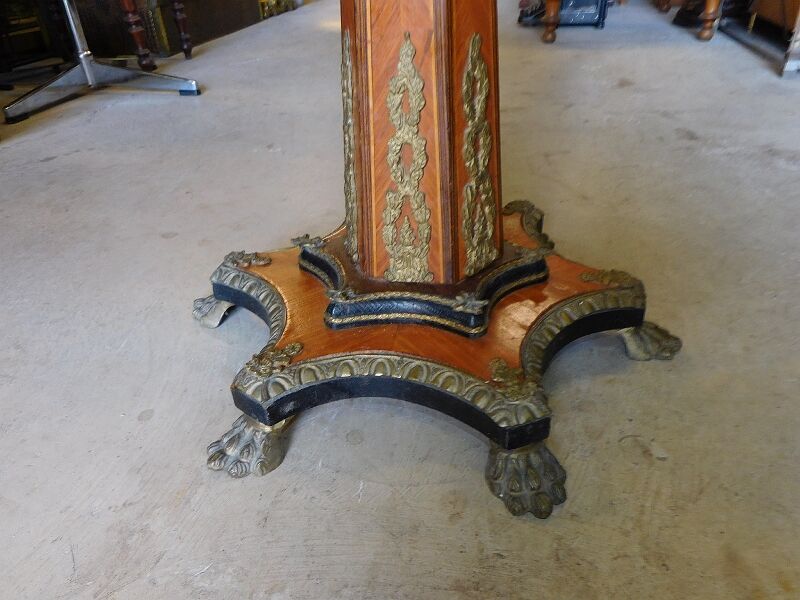 Gueridon marquetry and bronze central foot harness