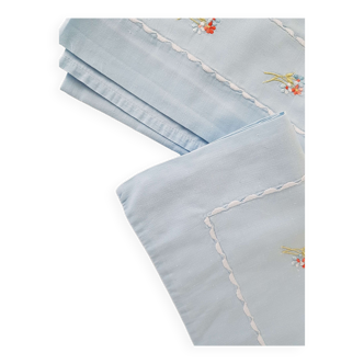 Drap plat bleu ciel ancien brodé