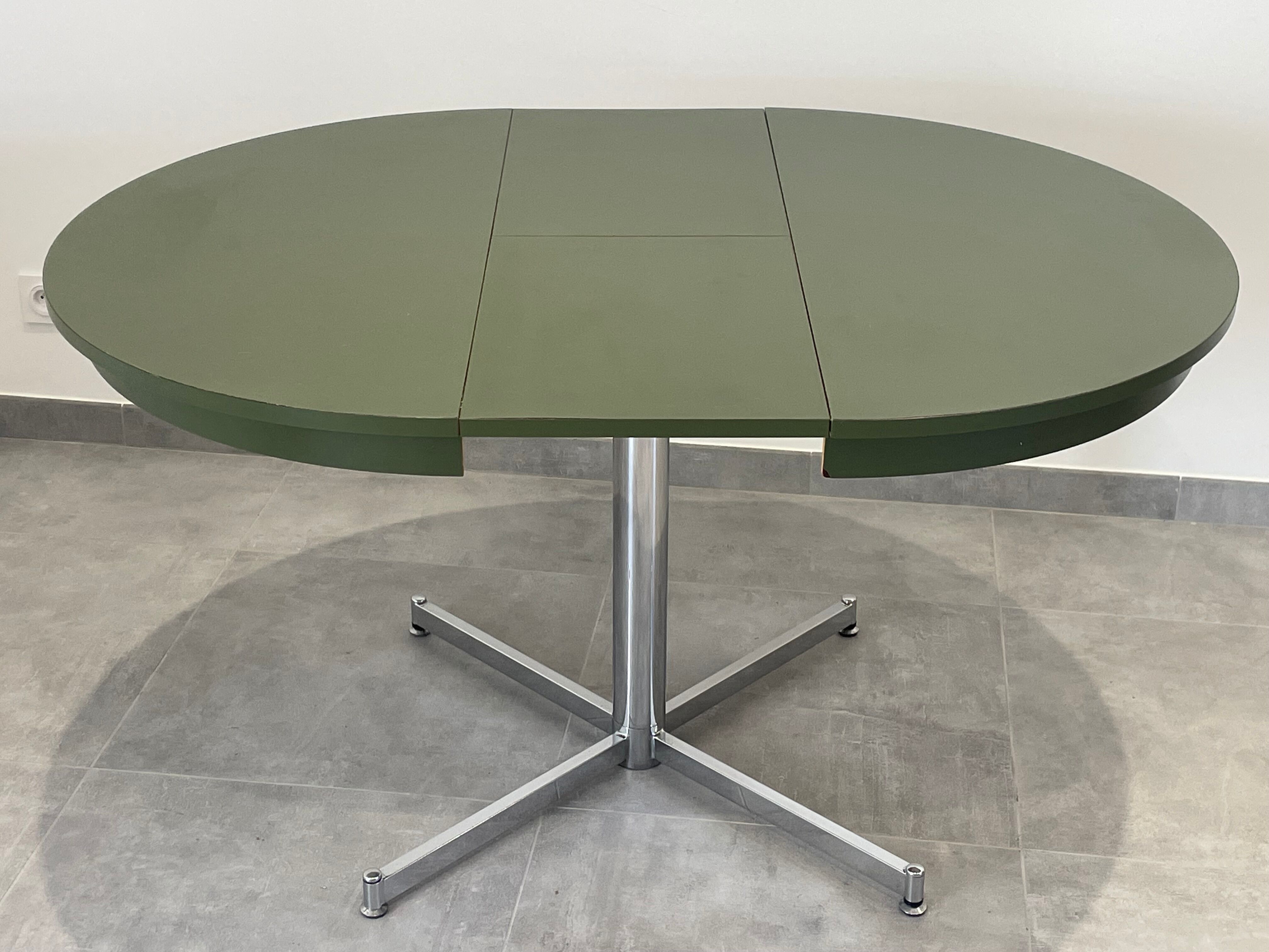 Extendable round table, foot chrome year 70