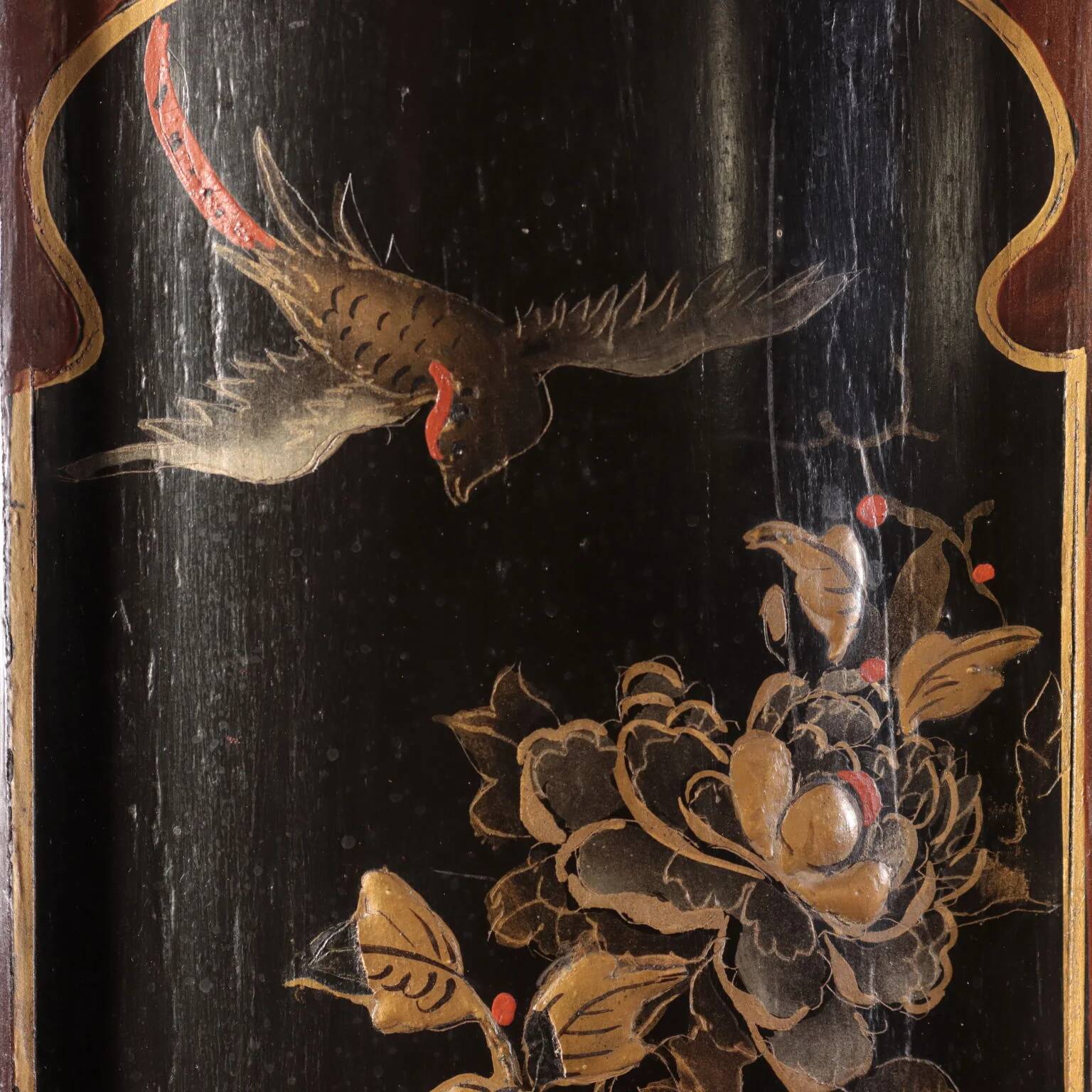 Pair of pedestal columns in chinoiserie style