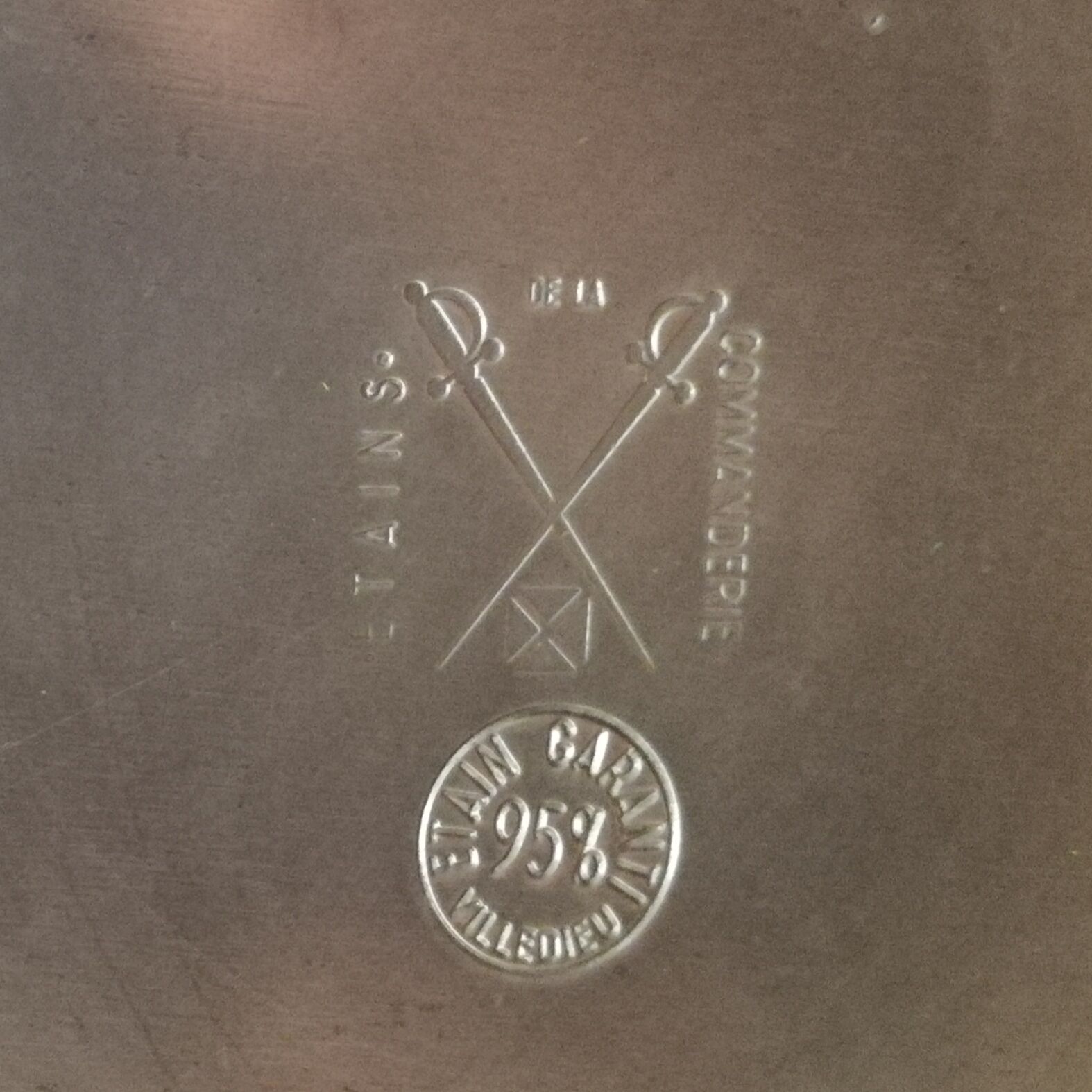 Porcelain and tin oil lamp from the commandery