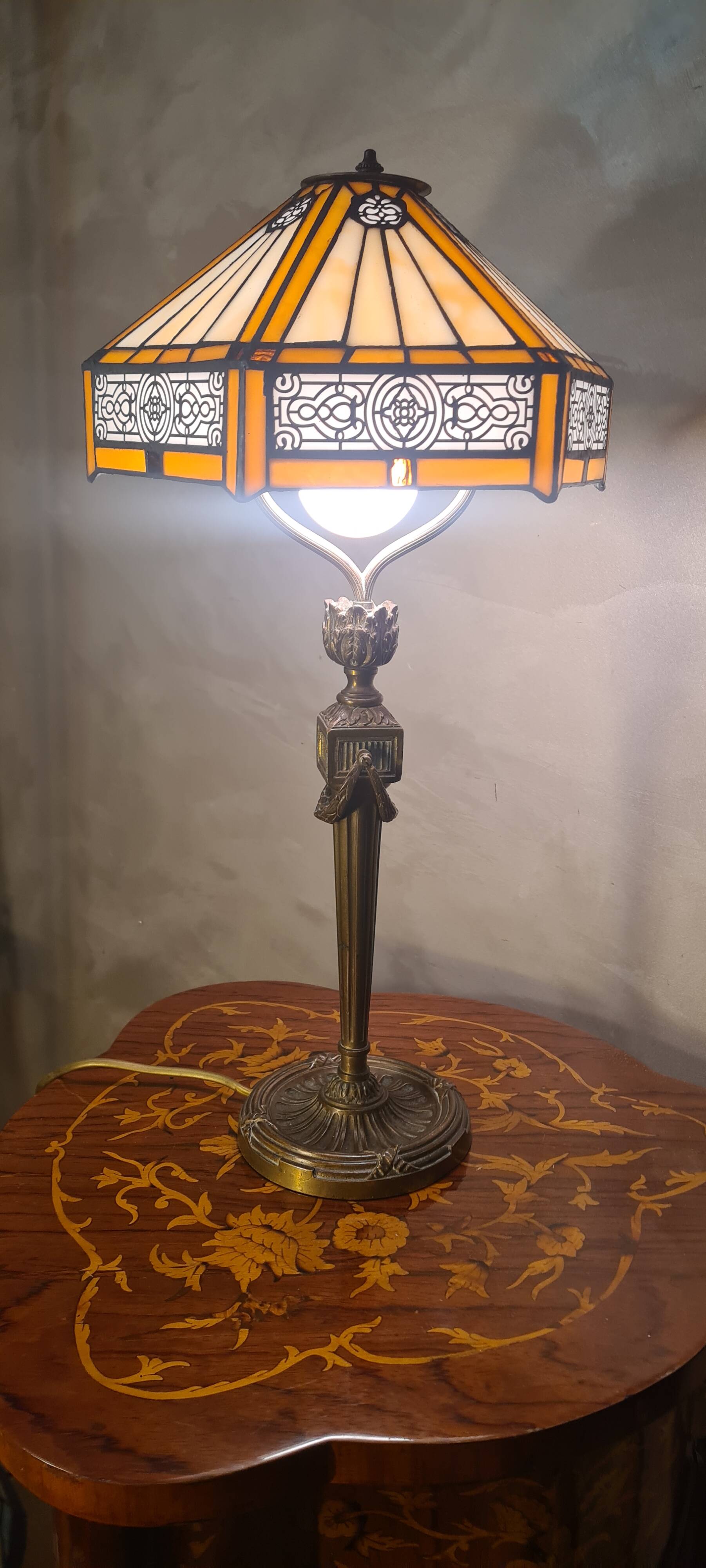 Bronze floor lamp from the 19th century with a handmade stained glass lampshade soldered with lead, measuring 52x26.