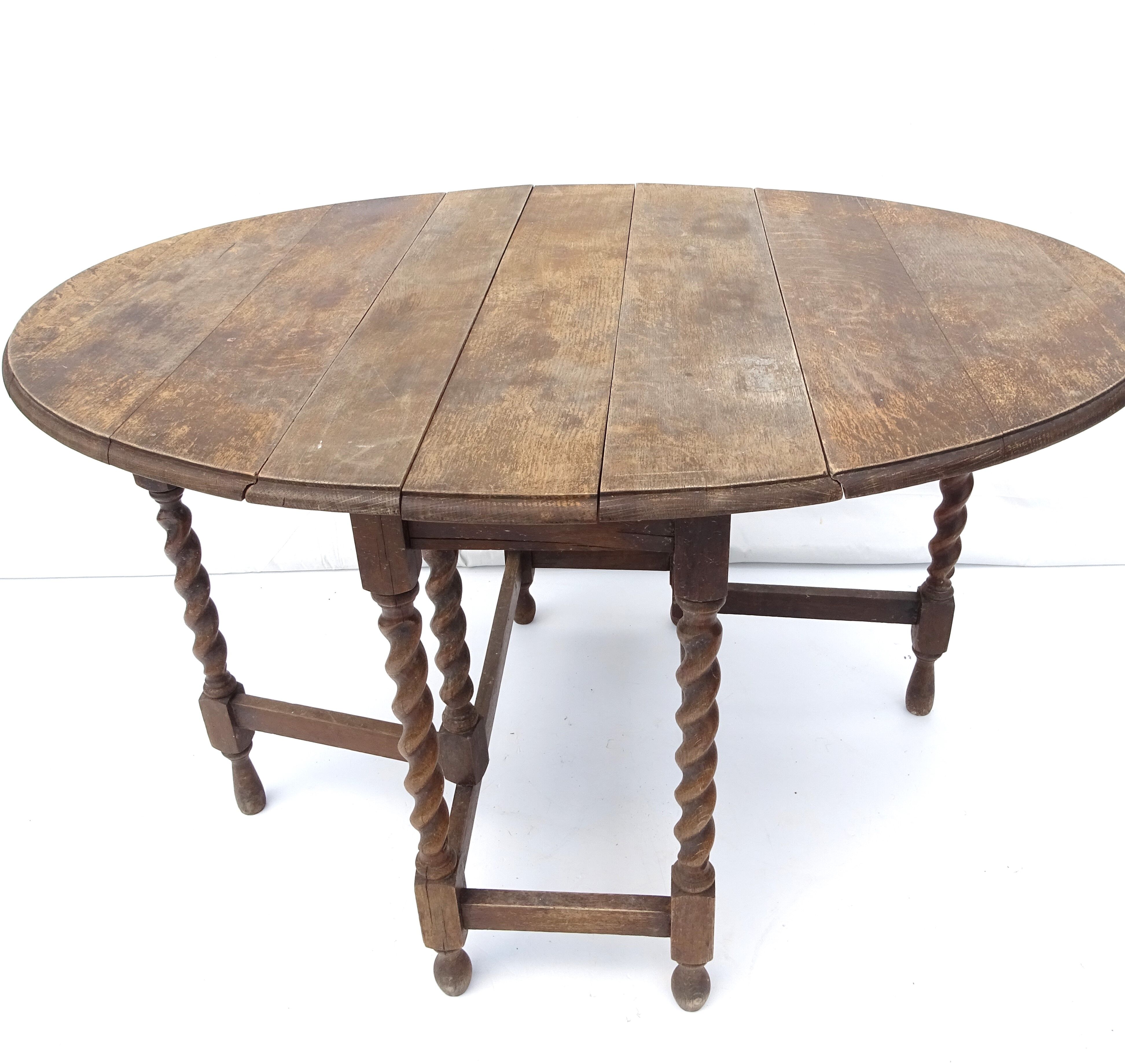 Table get leg in waxed oak.