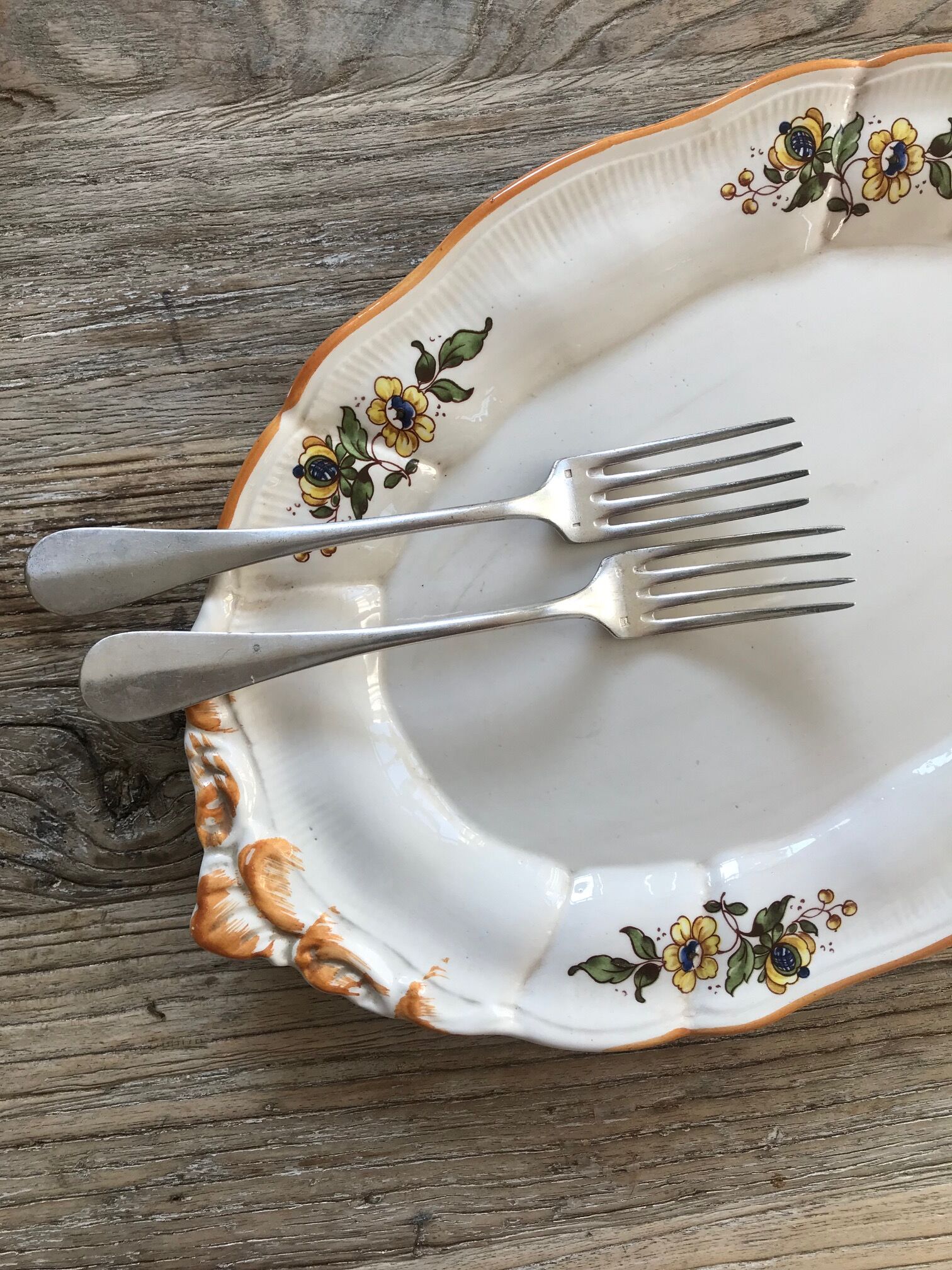 Flowery oval dish