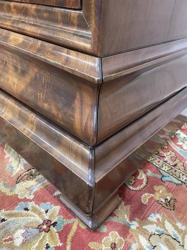 Commode époque Louis Philippe en acajou et placage d’acajou marbre gris vei