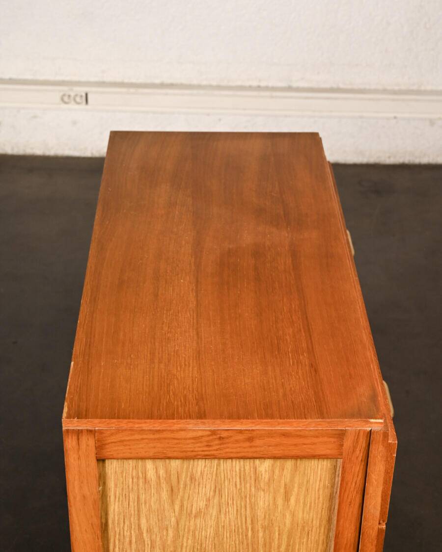 Commode pieds compas