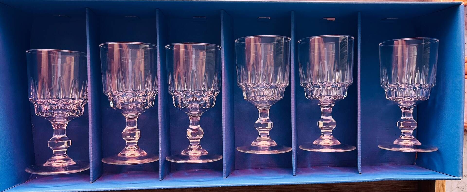 Superb set of 18 Cristal d’Arques glasses – 12 wine glasses + 6 tumblers