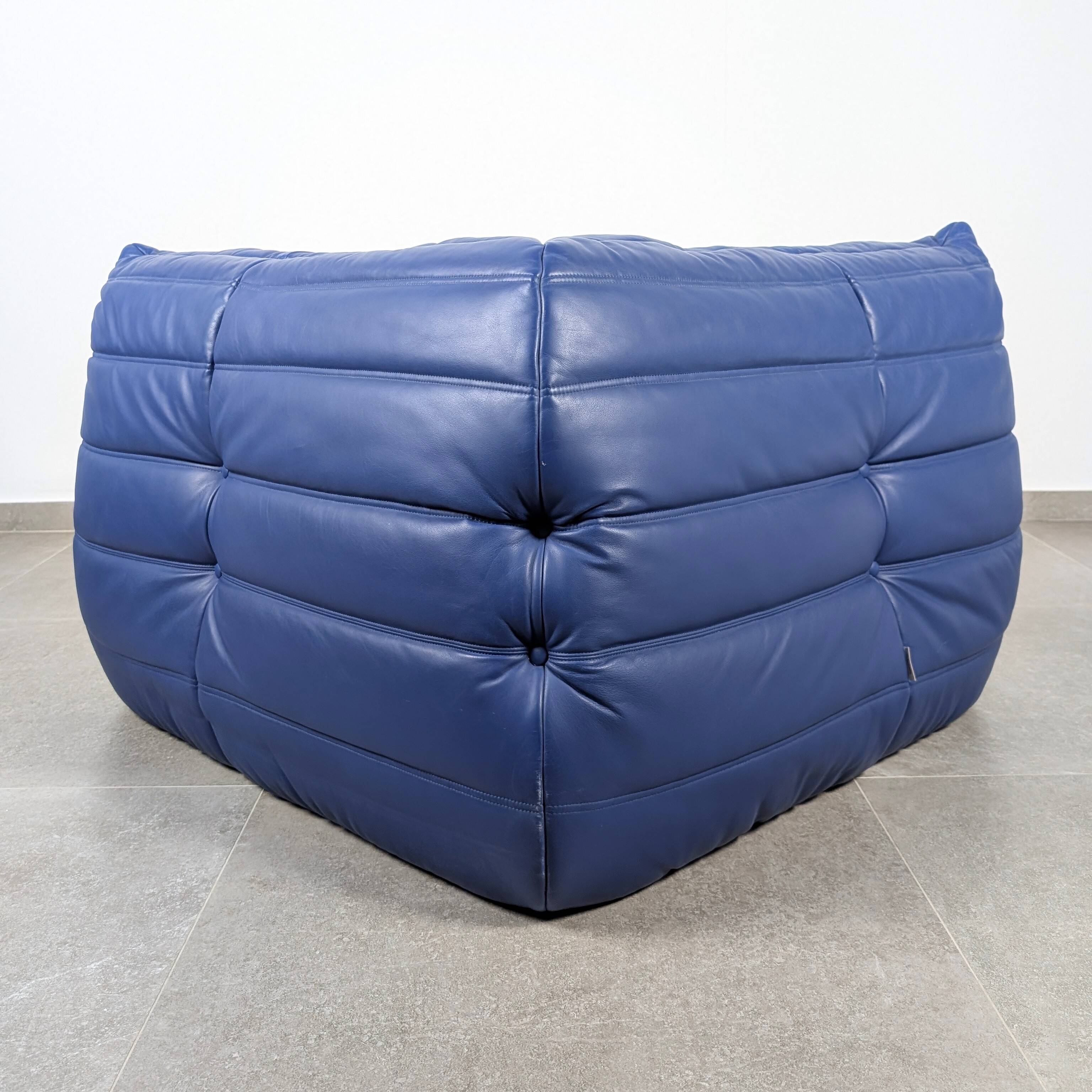 Canapé d'angle Michel Ducaroy Ligne Roset en cuir bleu Togo, France, années 1980