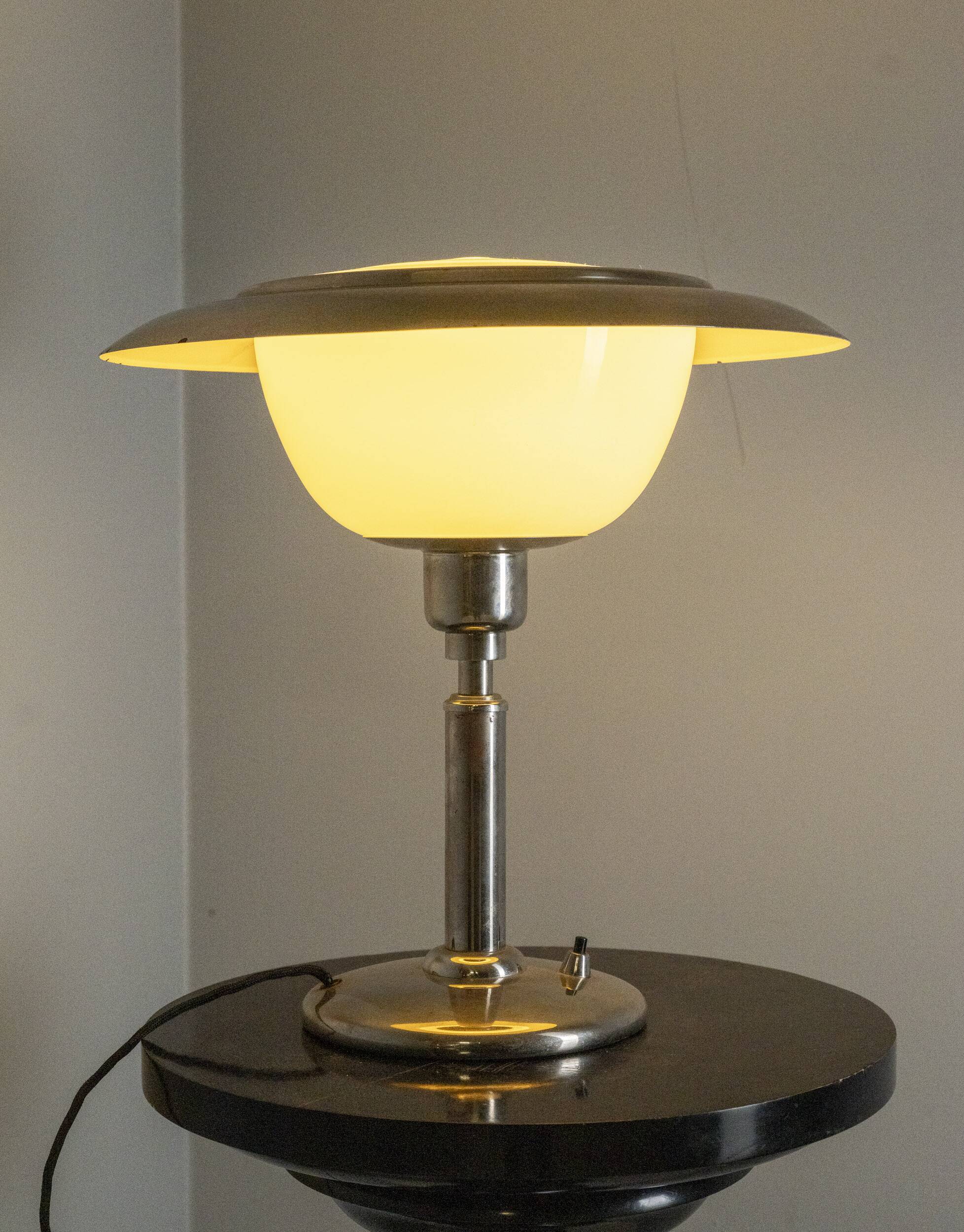 Art Deco table lamp with opaline glass, circa 1930