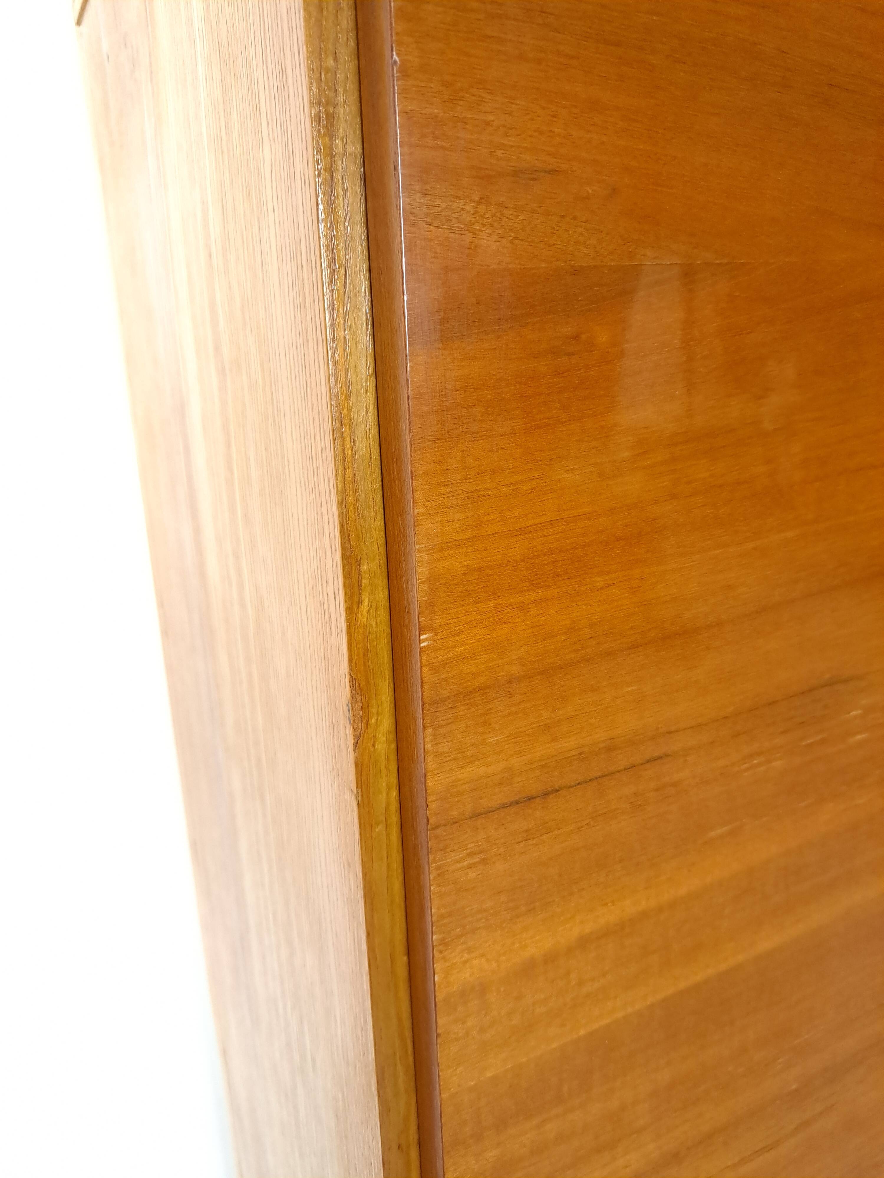 Fineer vintage kledingkast met legplanken