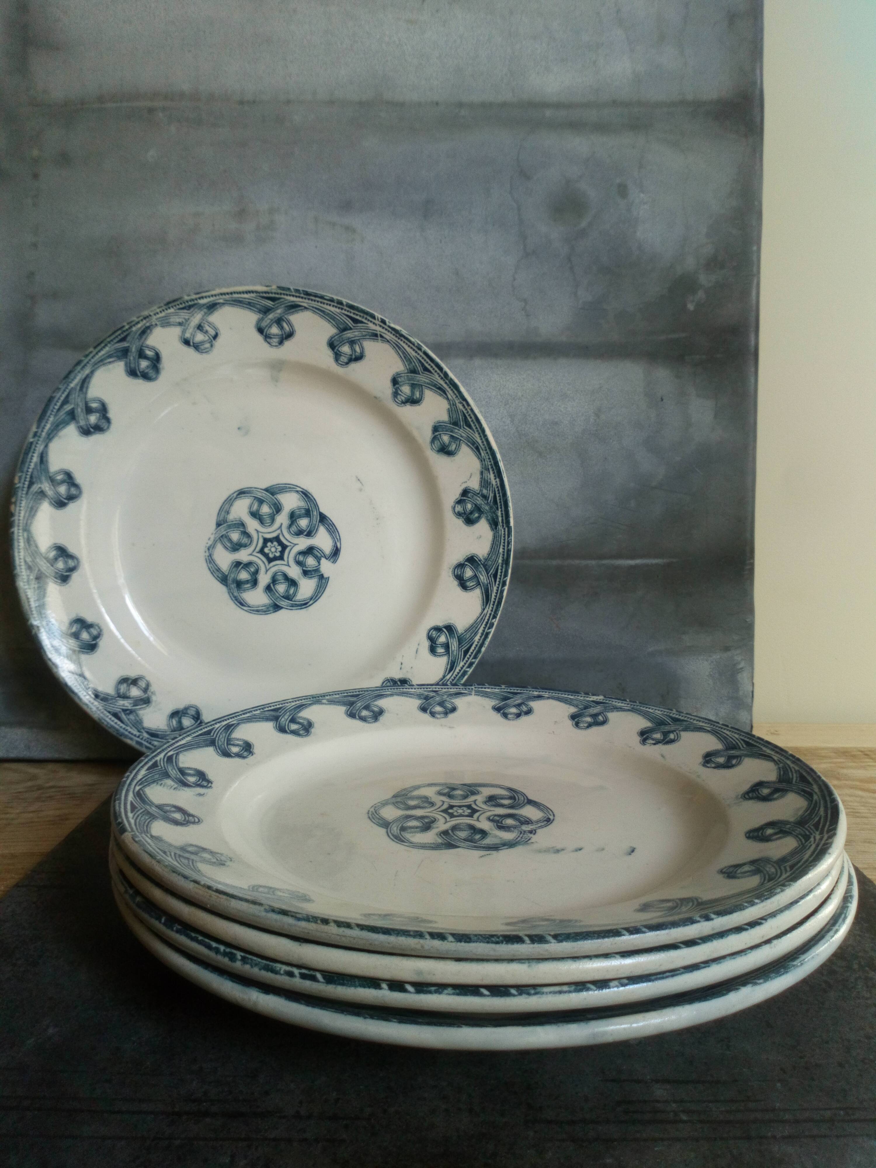 Five plates old land of Grigny fire