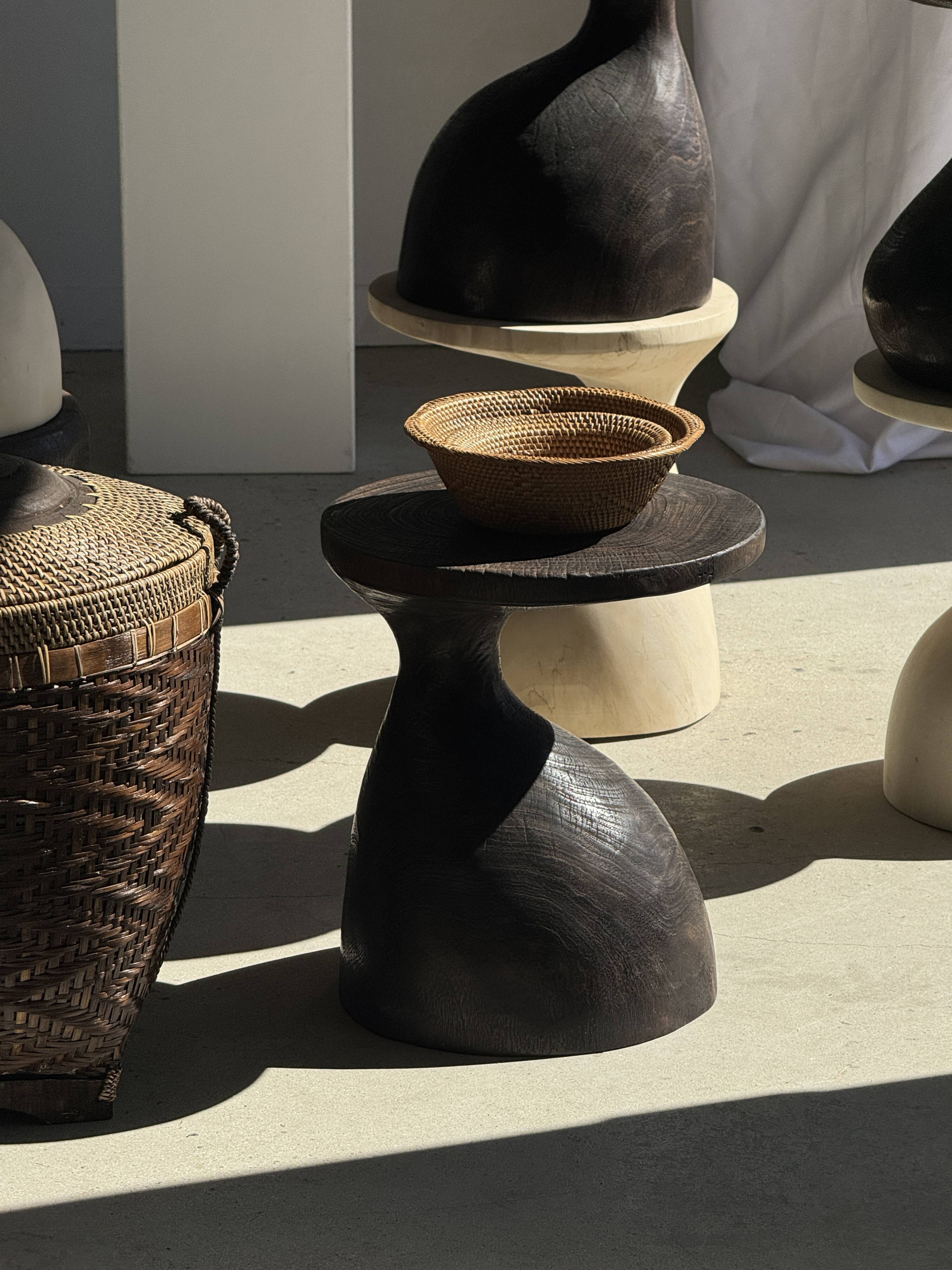 Sexy Neck - Solid wood (monoxyle) brown side table