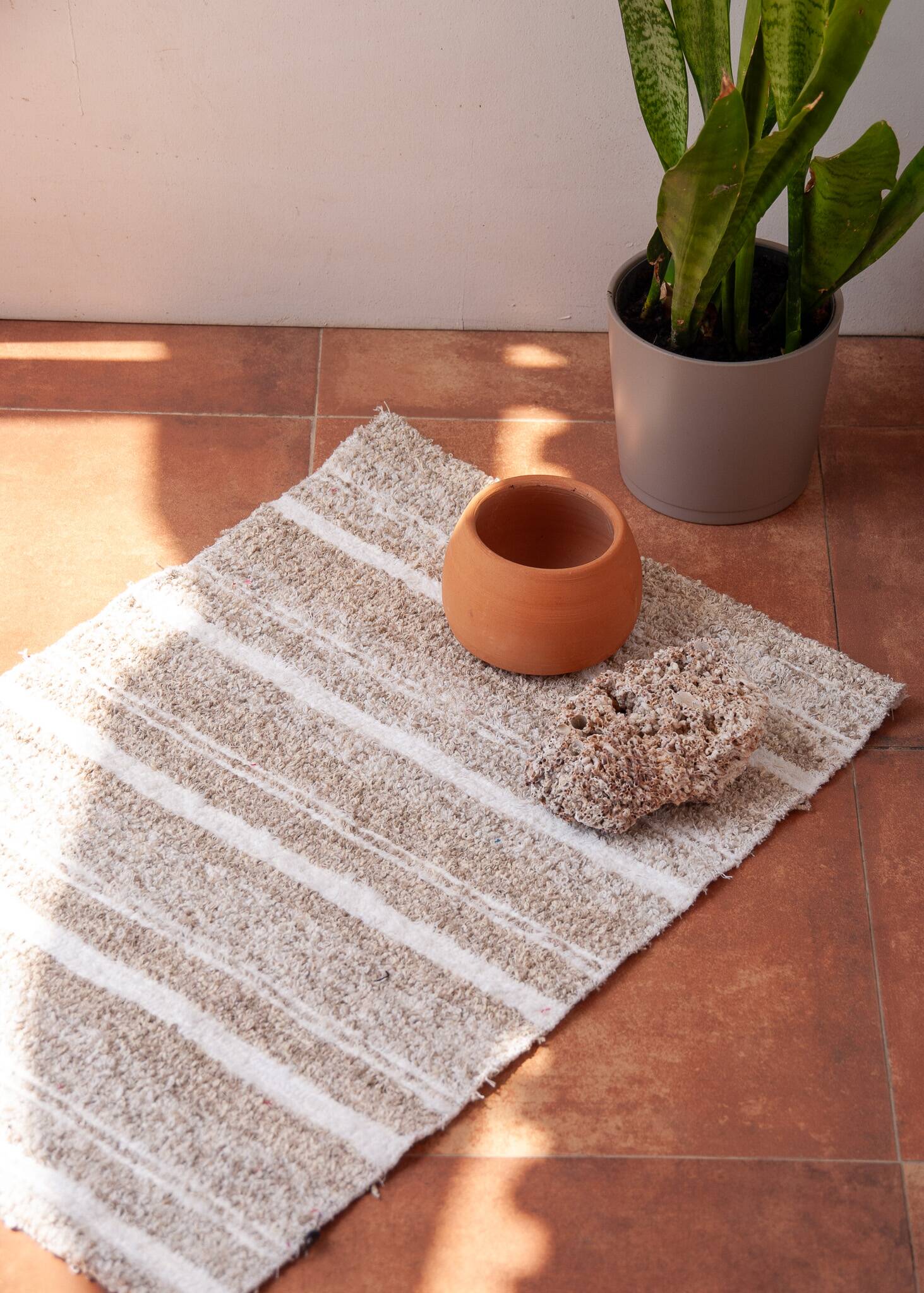 Handwoven recycled cotton rug - 40 x 60 cm