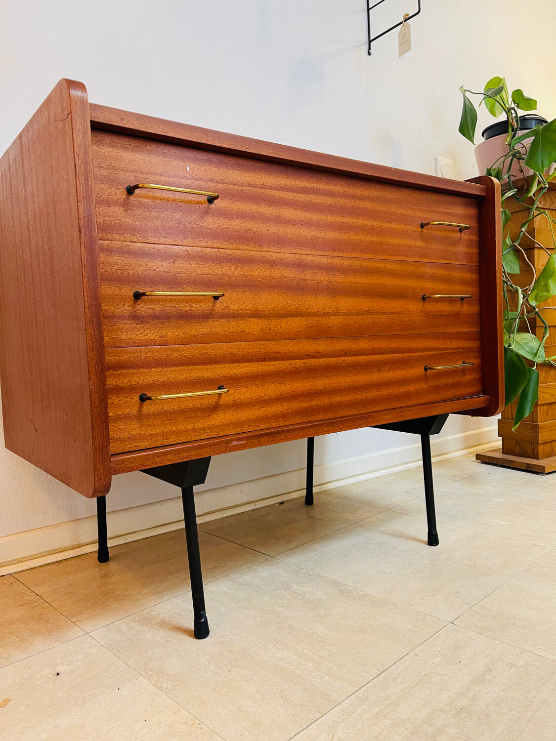 Commode vintage plaquage teck – circa 1970