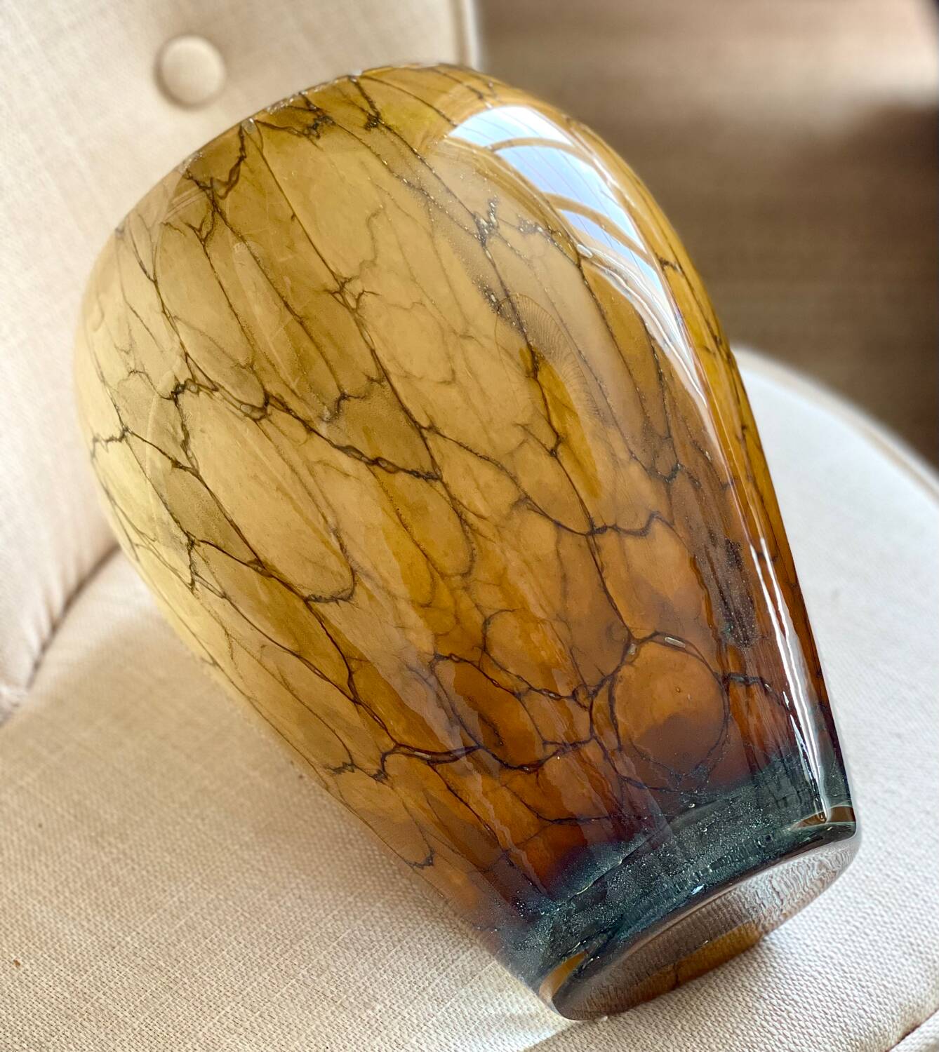 Mouth-blown glass vase.