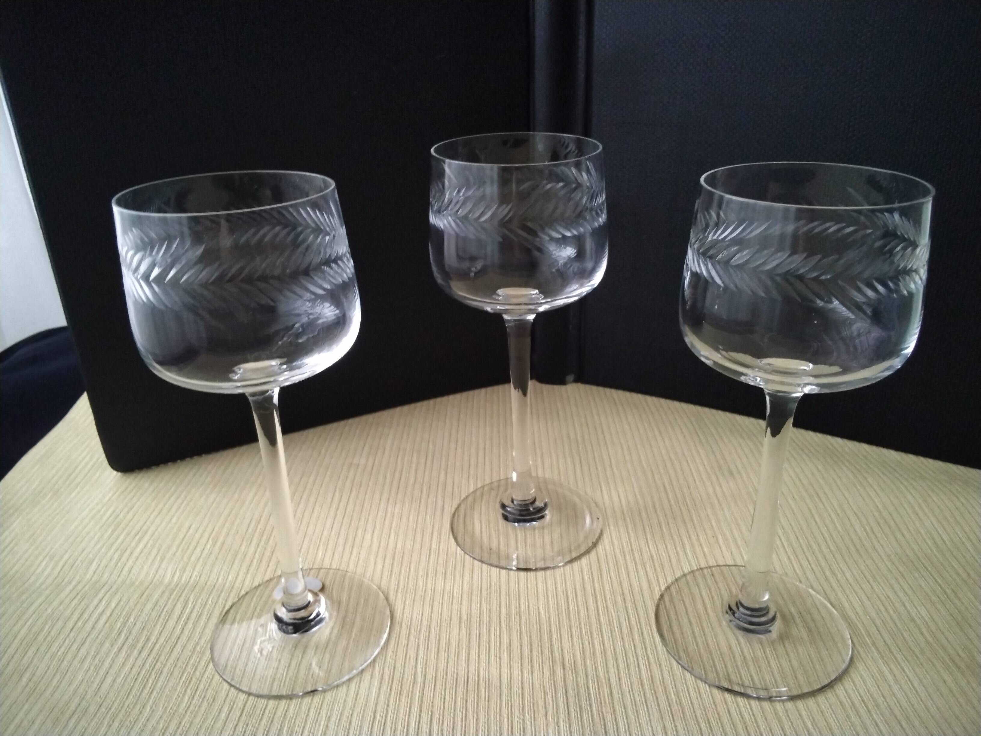 3 cut crystal white or rosé wine glasses