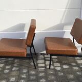 Paire de chauffeuses en skai et métal noir