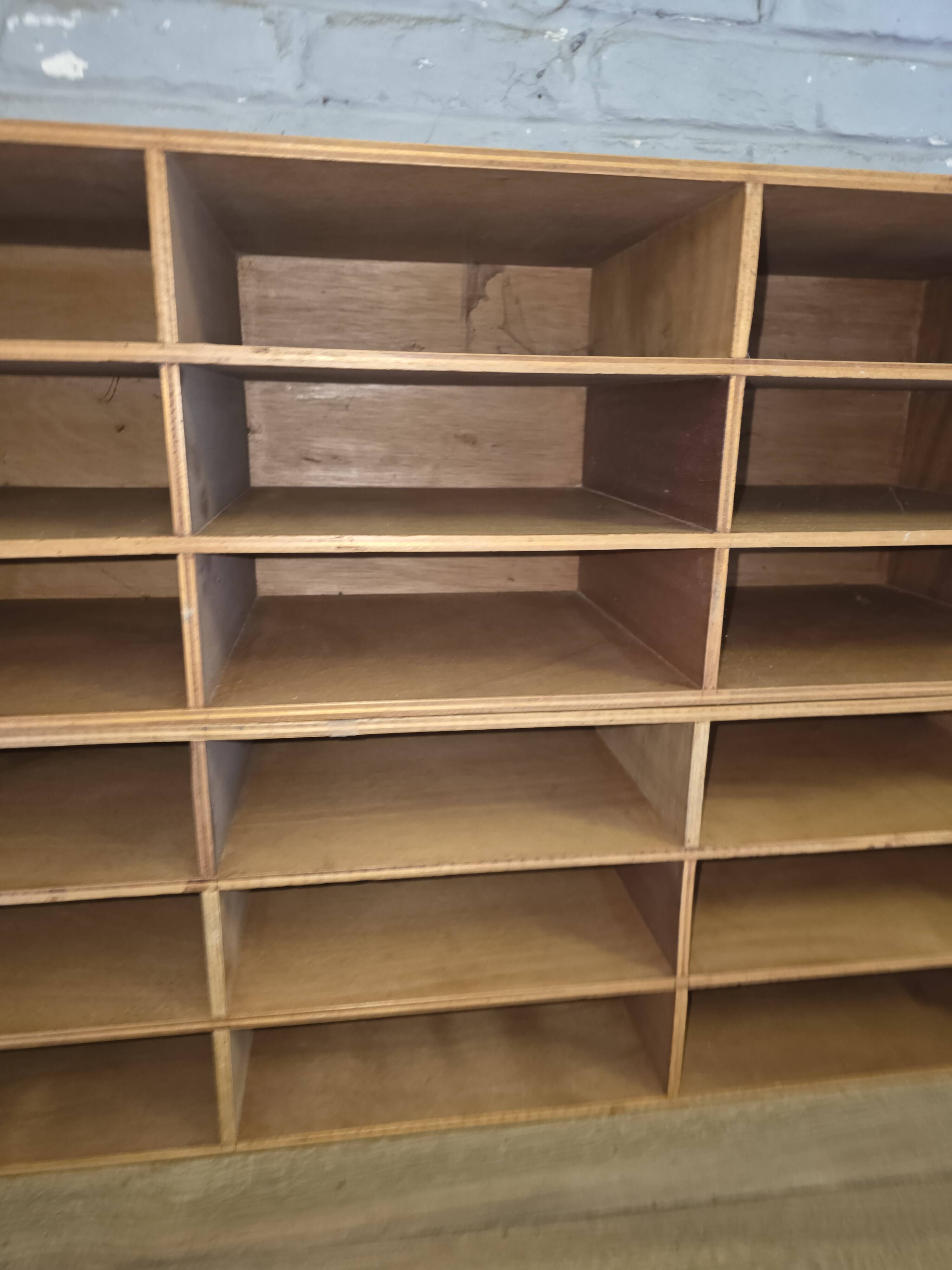 Meuble de métier à casiers des années 60