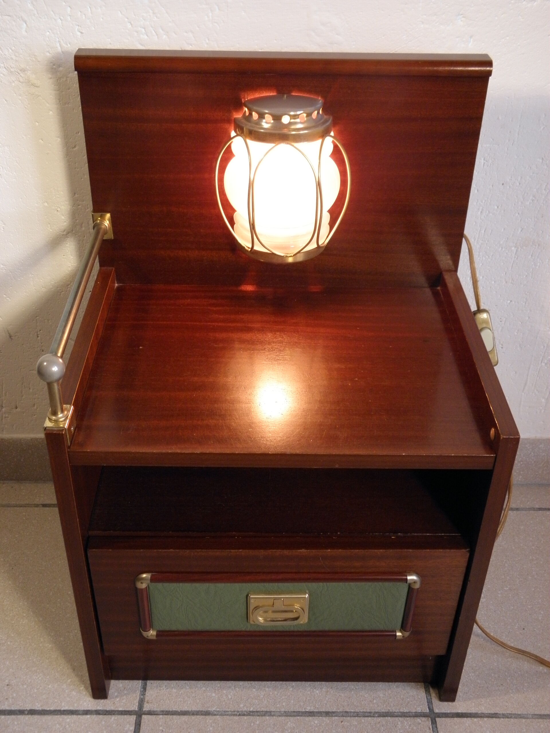 ANNEES 70 BOAT STYLE BEDSIDE