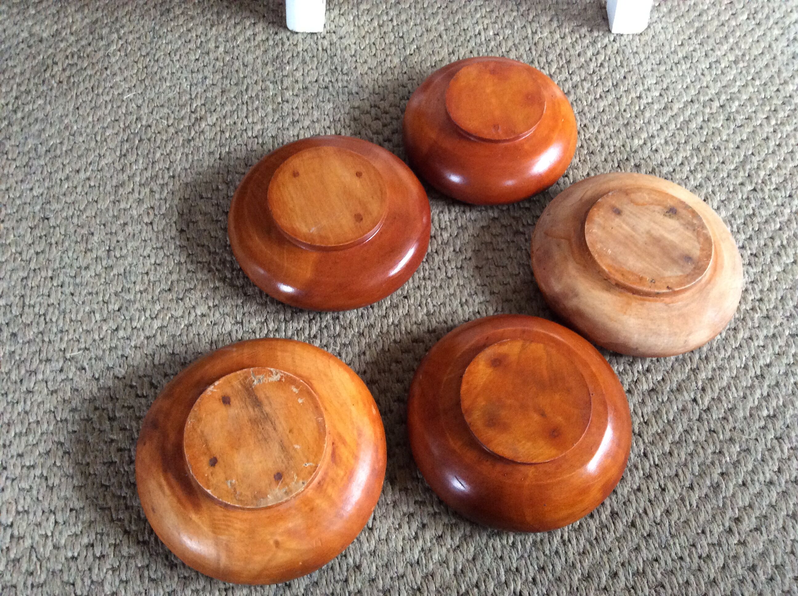 Série de 5 coupelles en bois