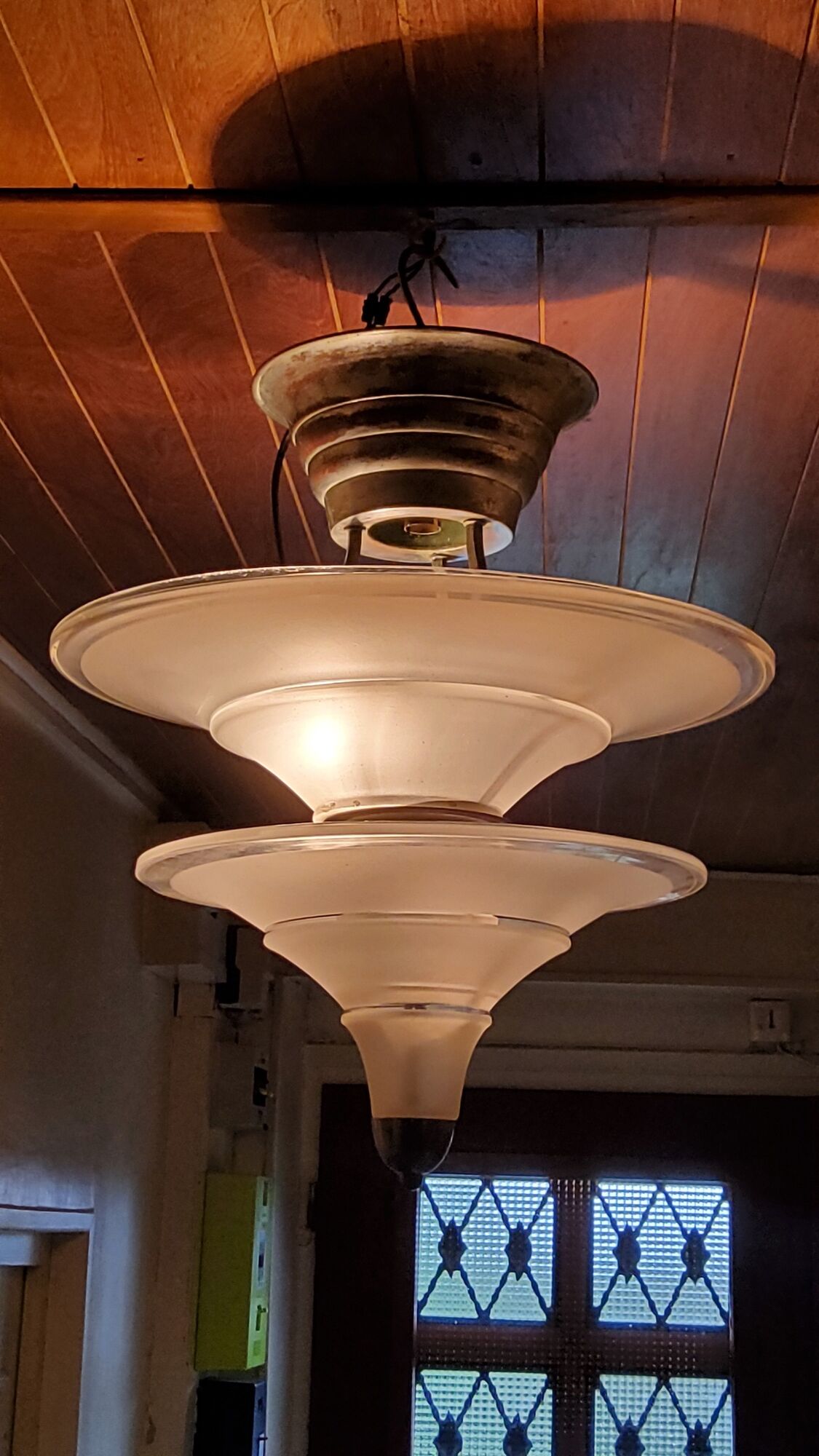 Art Deco chandelier in bronze and silvered brass double sink in opalescent glass