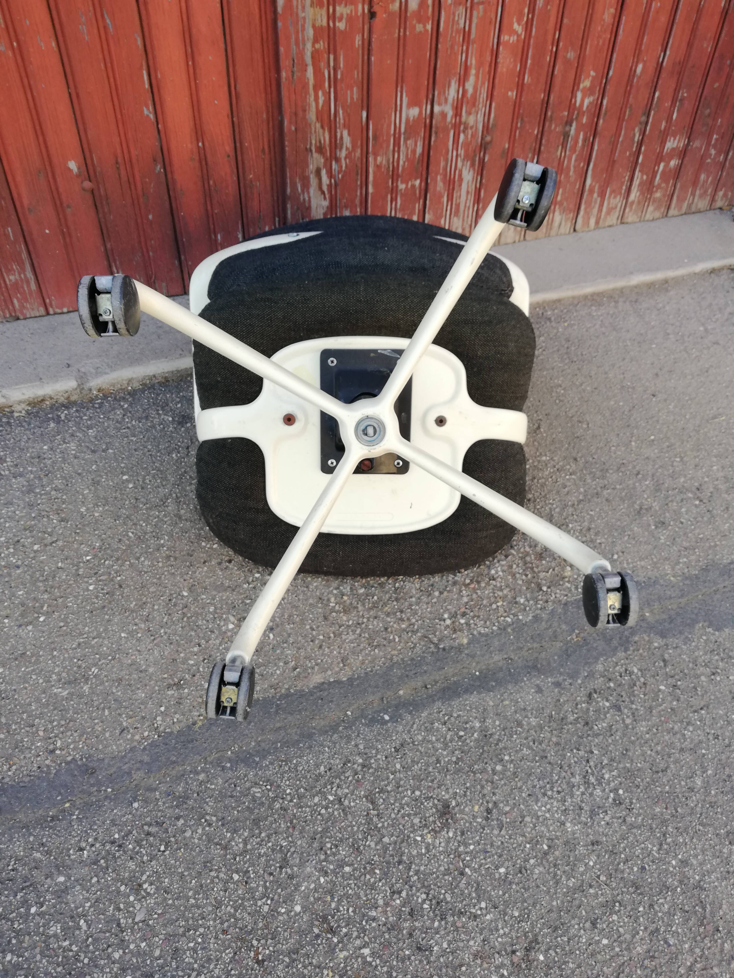 Armchair on wheels by Morrison & Hannah edition Knoll