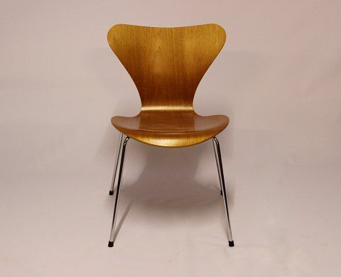 Pair of chairs by Arne Jacobsen for Fritz Hansen
