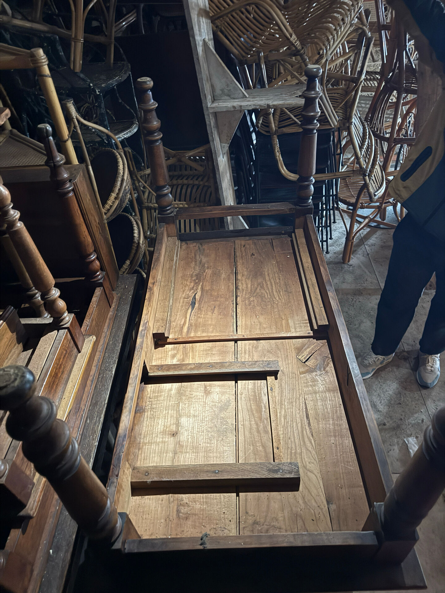 Table de ferme Louis Philippe en noyer 19’s