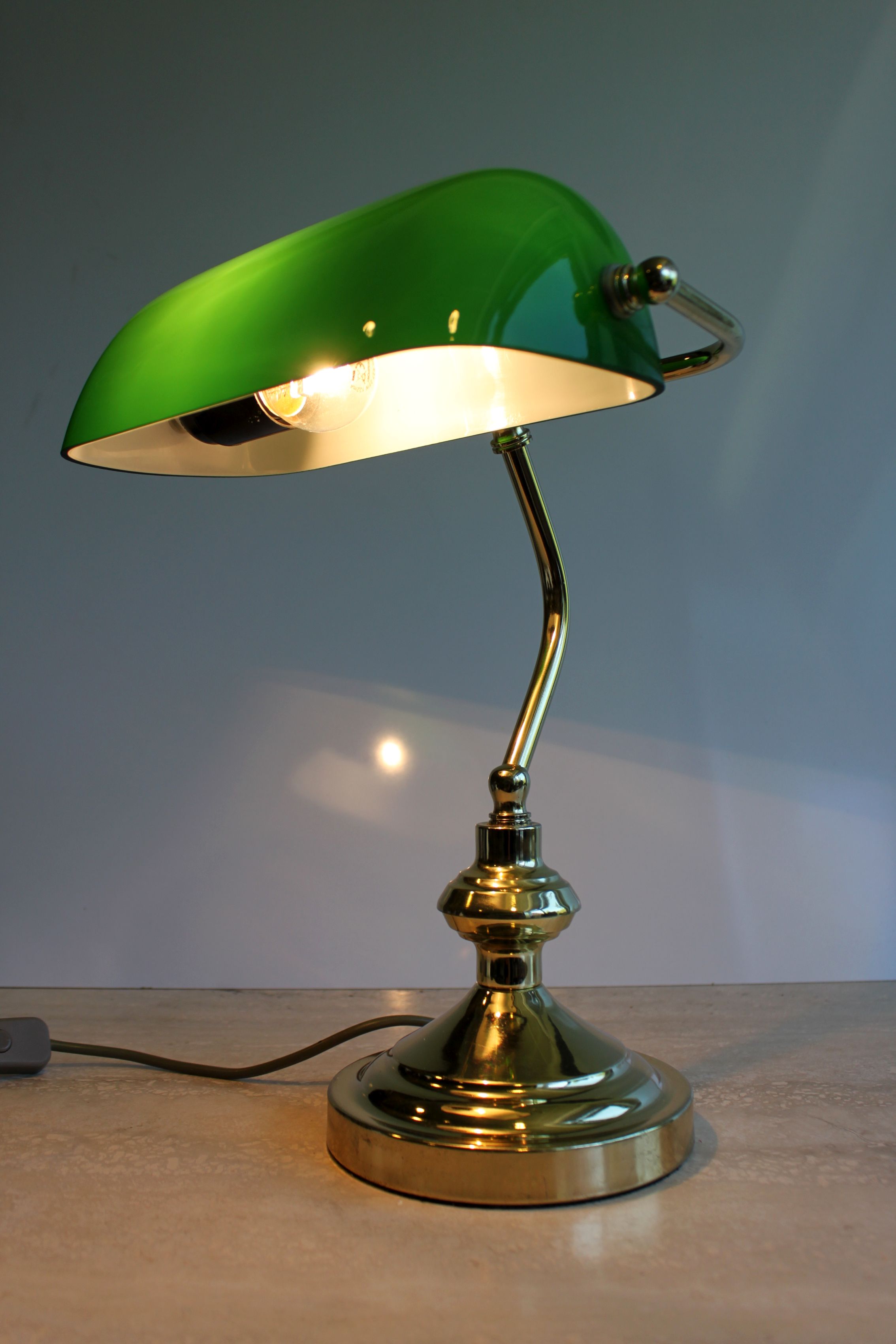 Banker's lamp, brass and opaline.