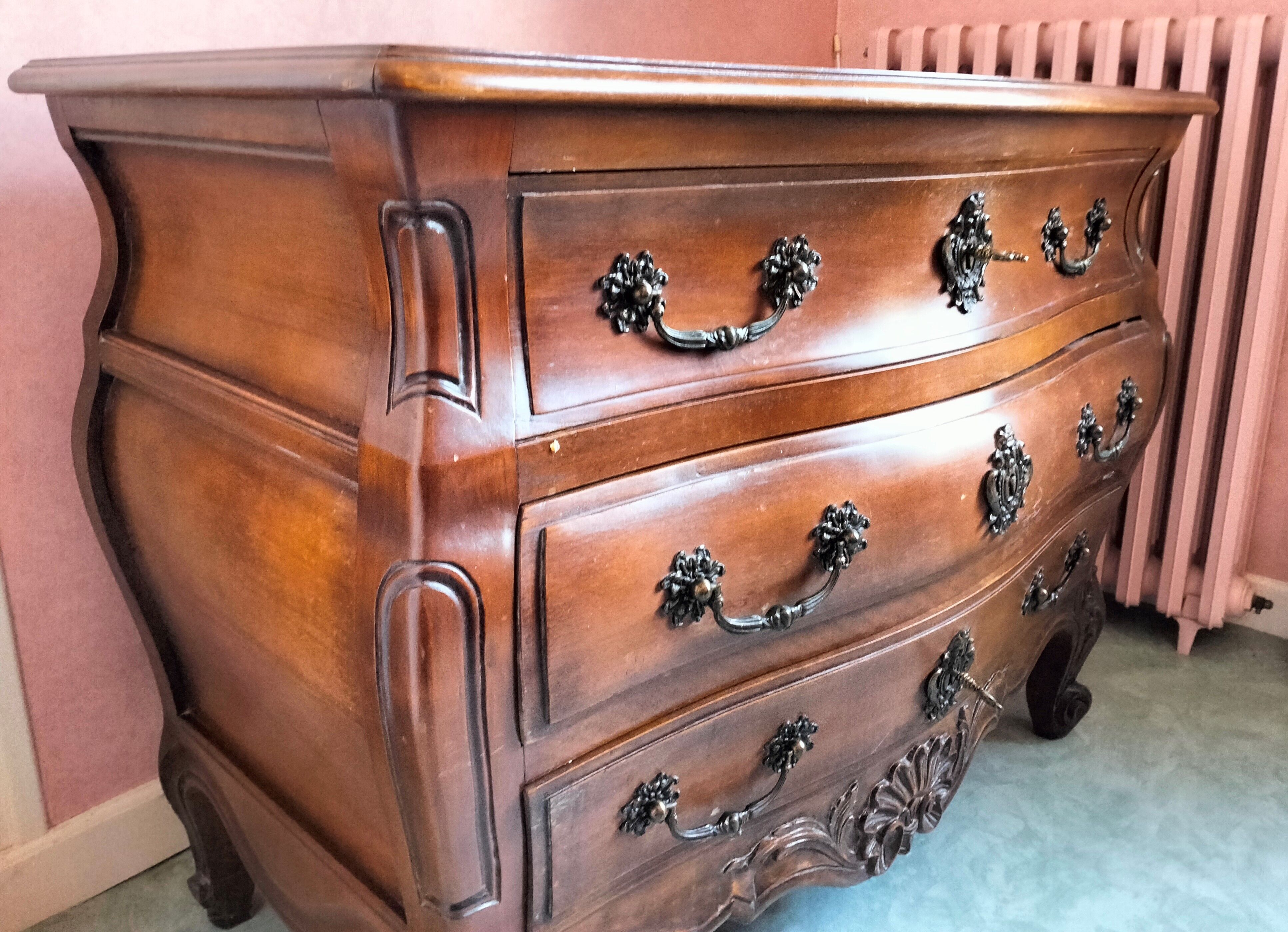 Chest of drawers tomb