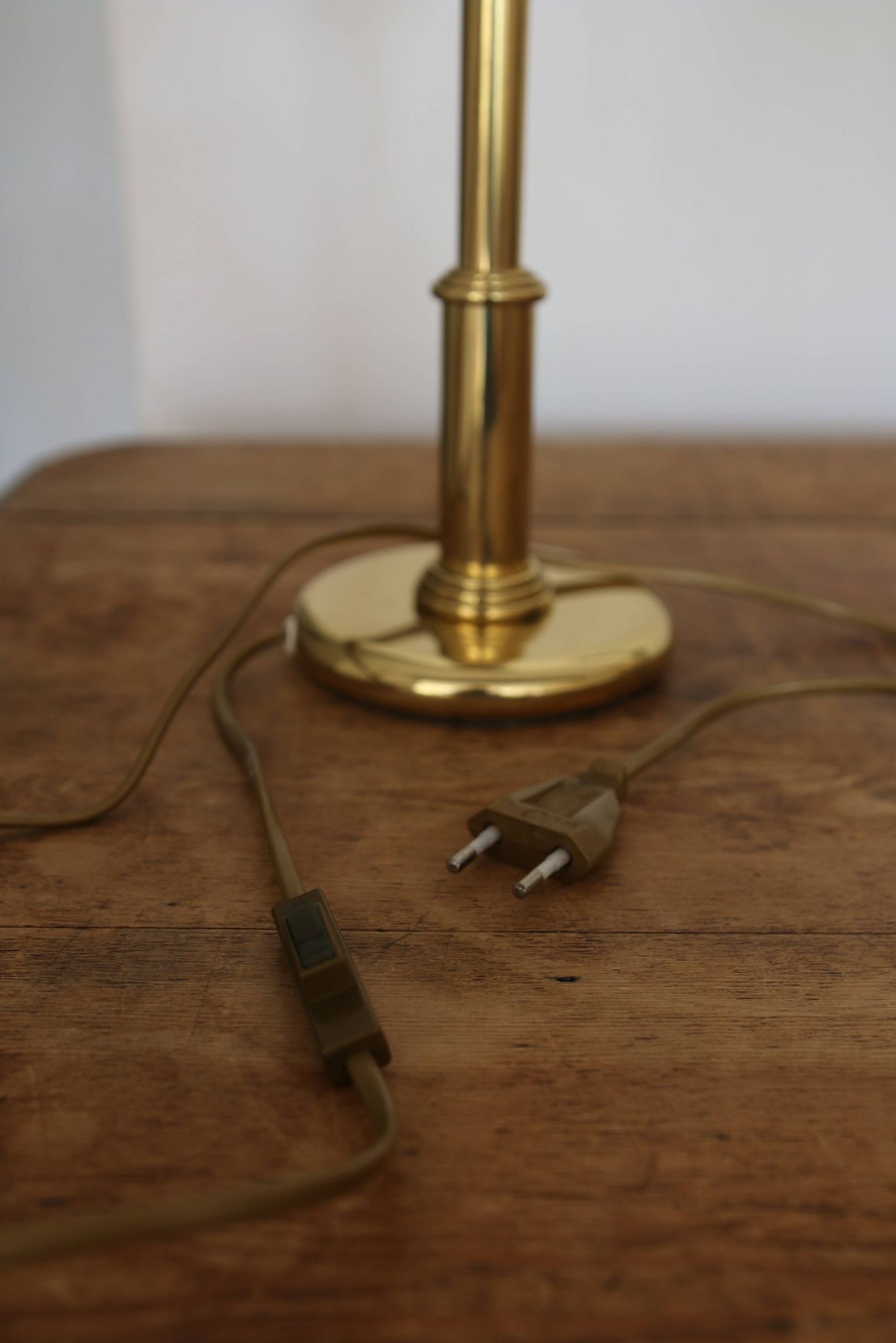 Lampe à poser vintage opaline laiton